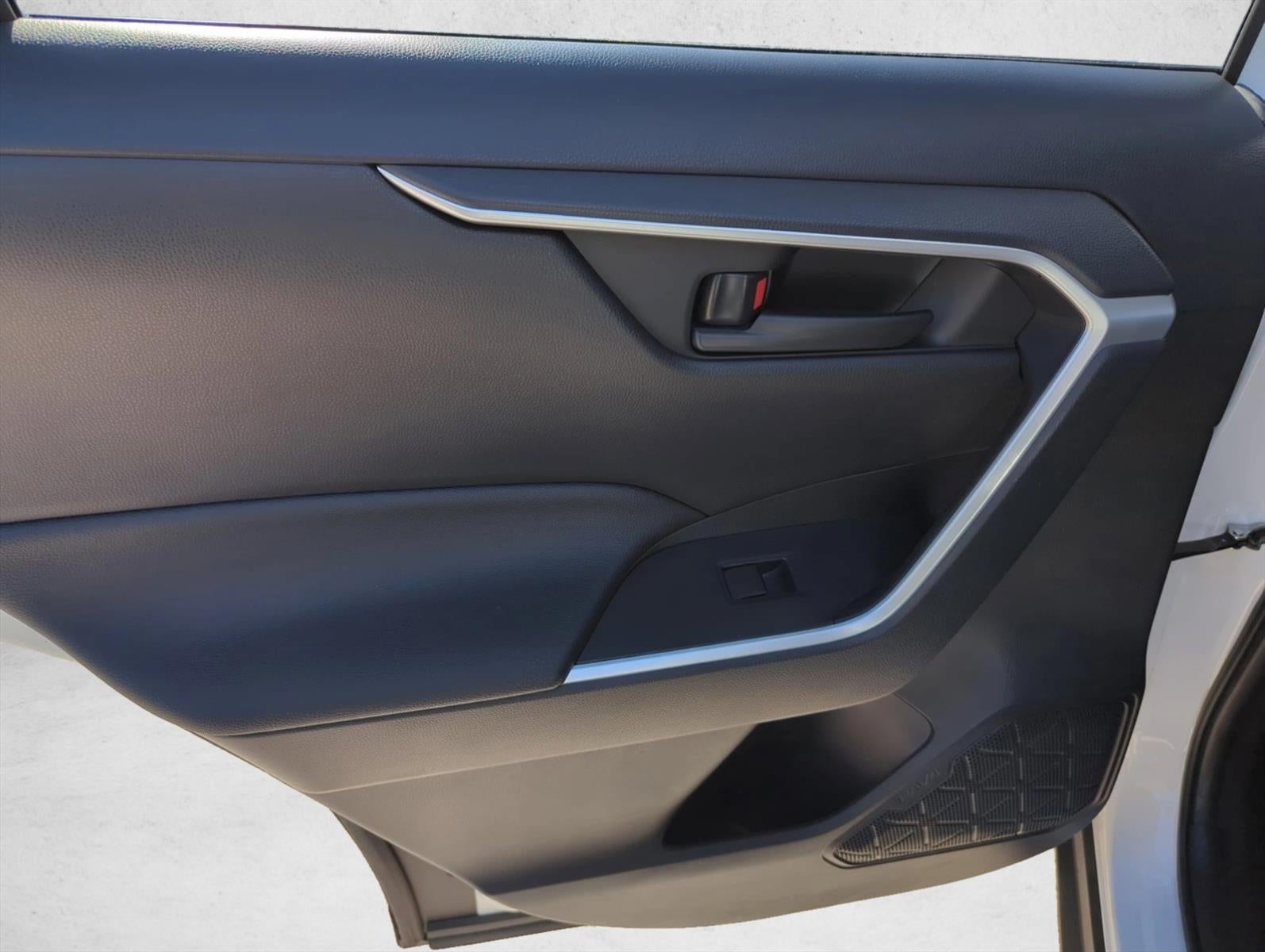 2023 Toyota RAV4 LE FWD (GS)