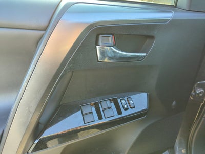 2017 Toyota RAV4 SE FWD (Natl)