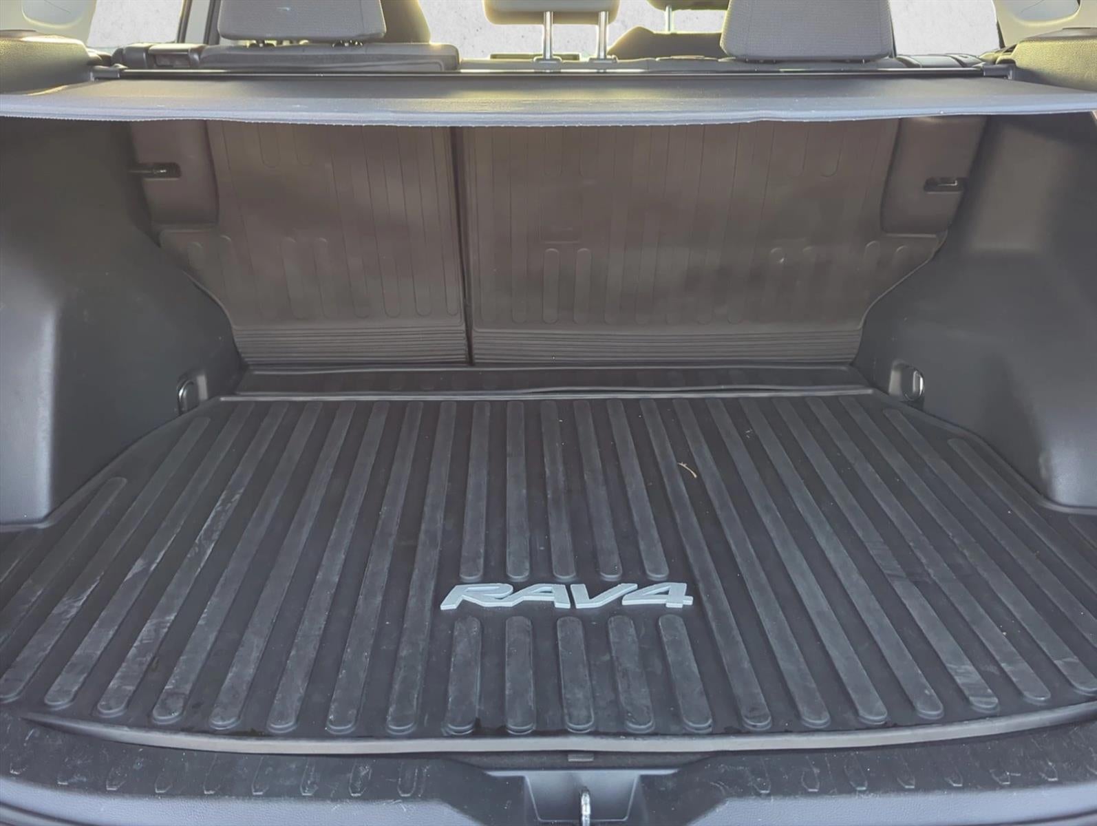 2022 Toyota RAV4 Hybrid XLE AWD (Natl)