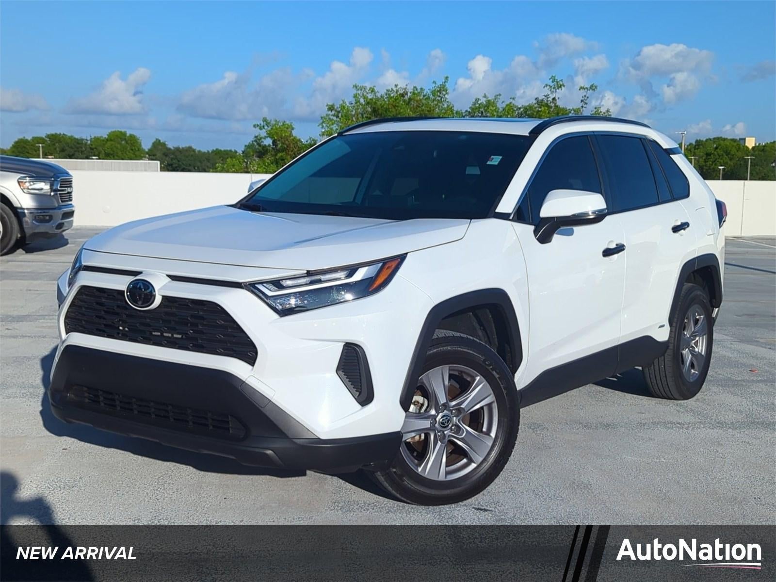 2025 Toyota RAV4 Hybrid XLE AWD (Natl)