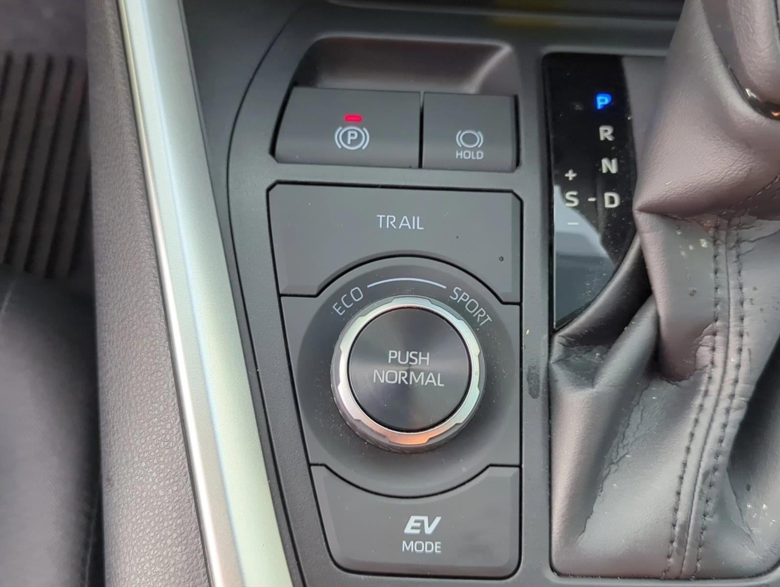 2025 Toyota RAV4 Hybrid XLE AWD (Natl)