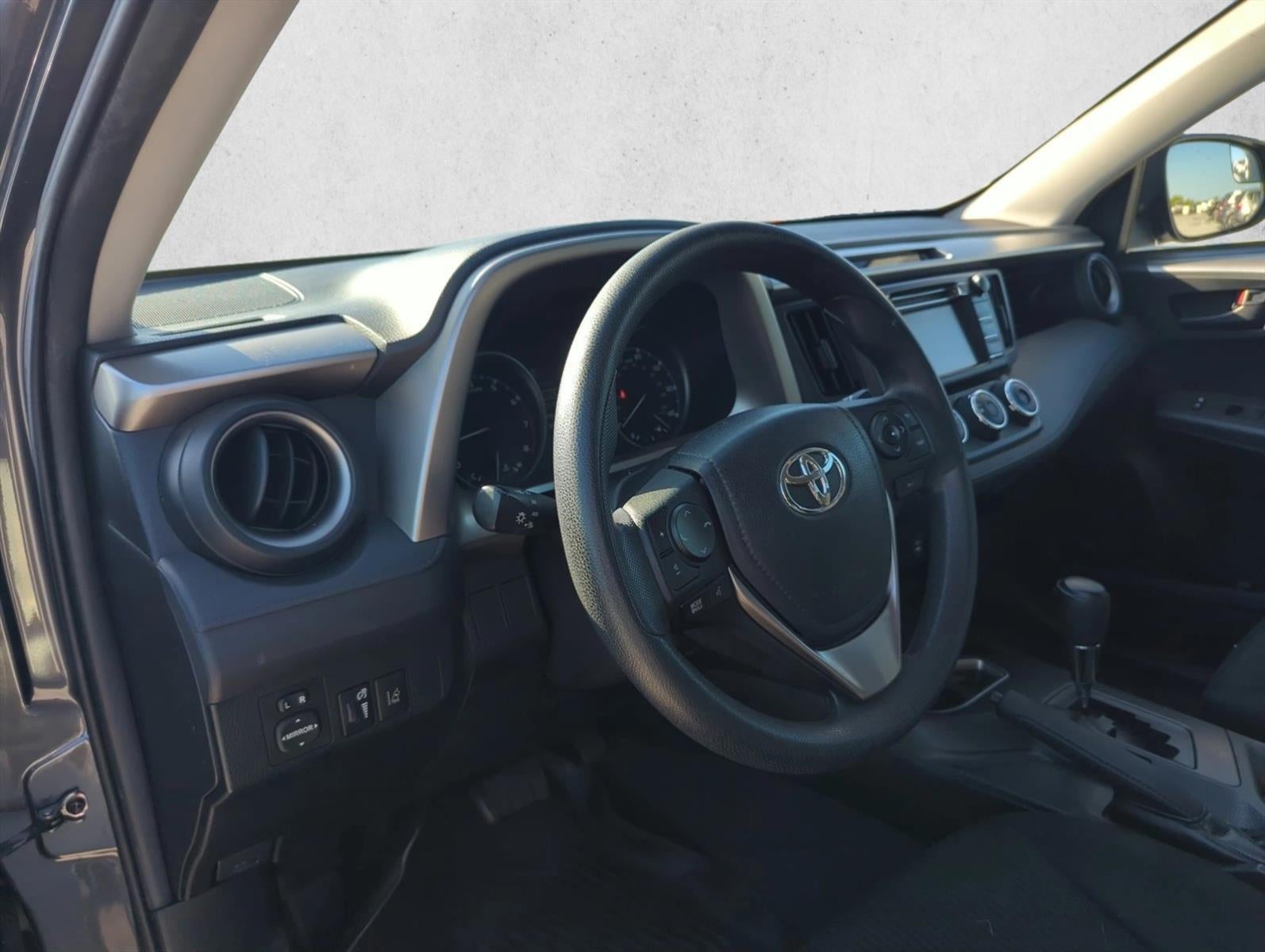2017 Toyota RAV4 LE FWD (GS)