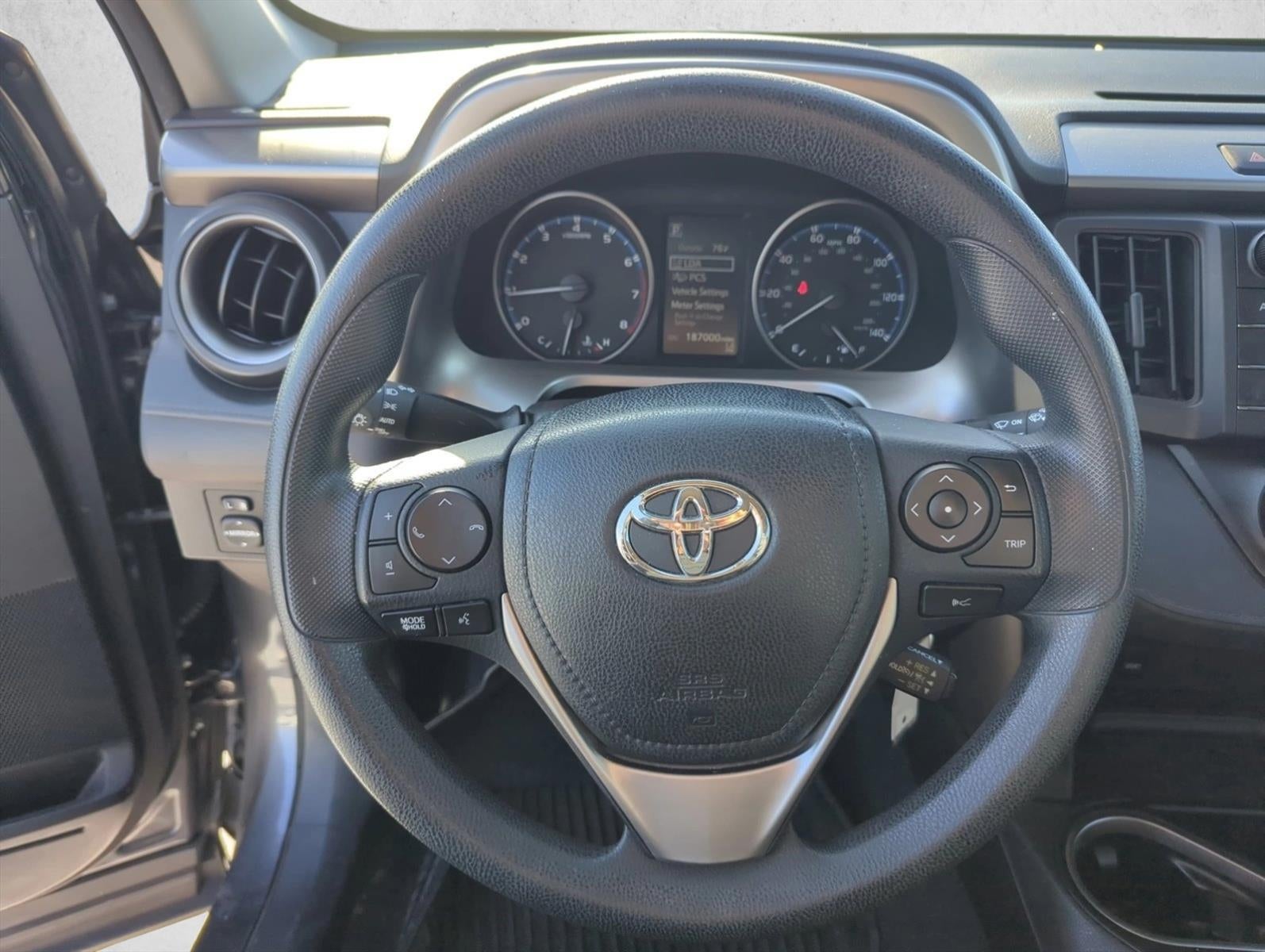 2017 Toyota RAV4 LE FWD (GS)