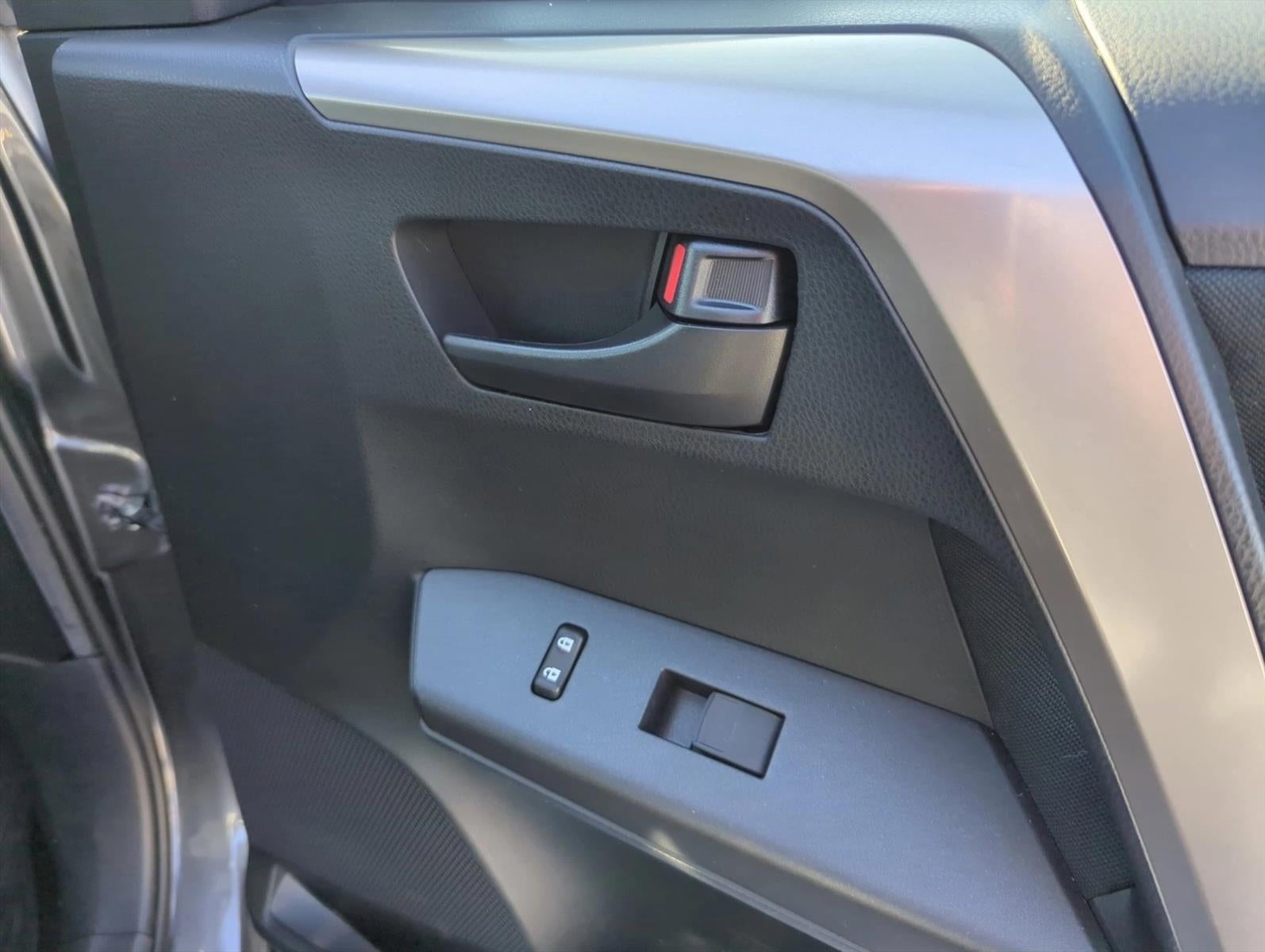 2017 Toyota RAV4 LE FWD (GS)
