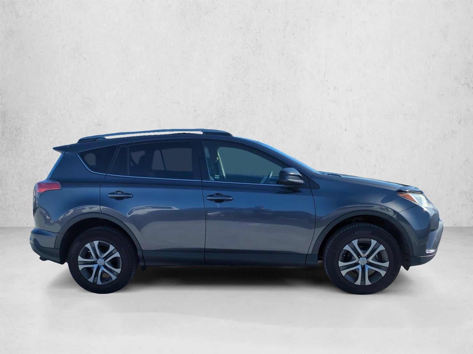 2017 Toyota RAV4 LE FWD (GS)