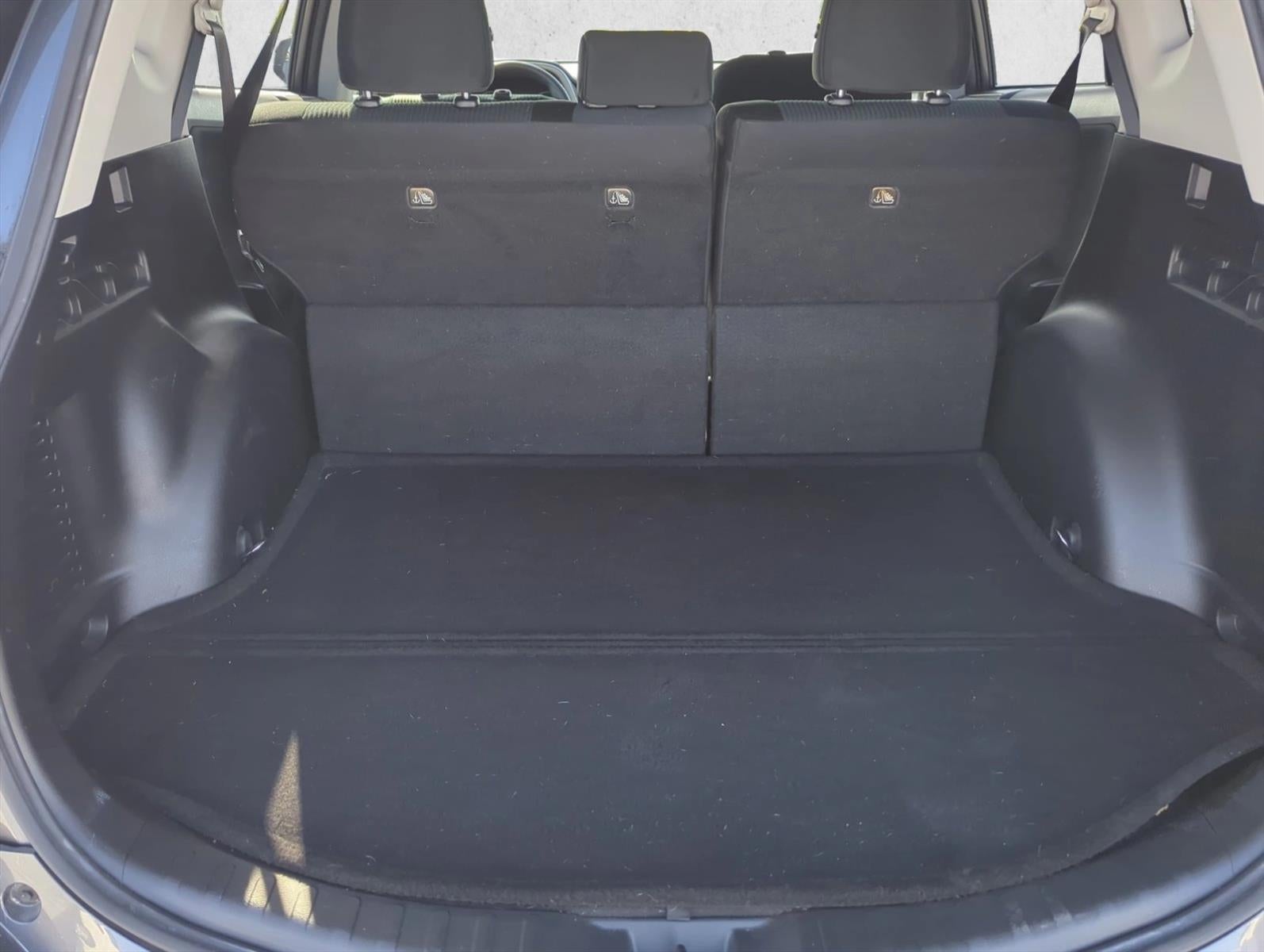 2017 Toyota RAV4 LE FWD (GS)