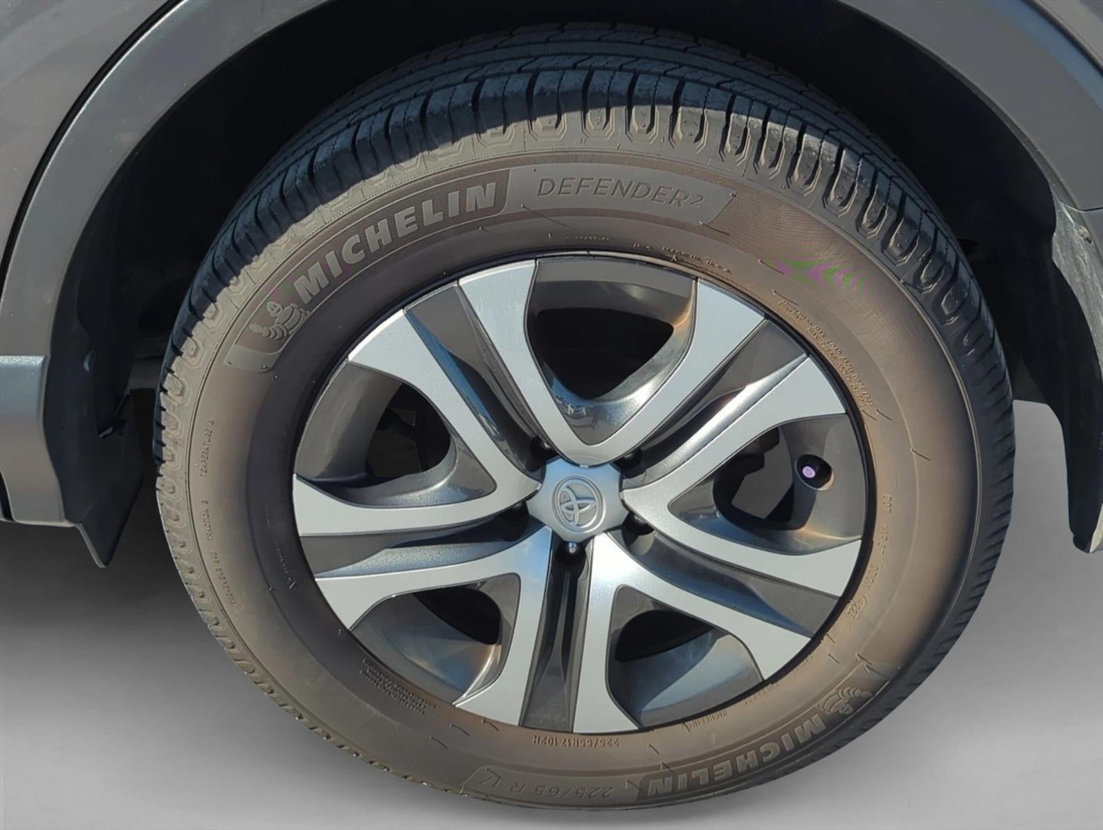 2017 Toyota RAV4 LE FWD (GS)