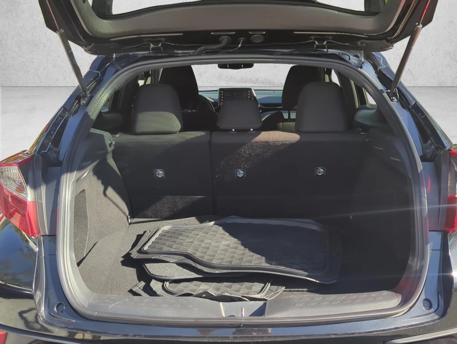 2019 Toyota C-HR LE FWD (Natl)