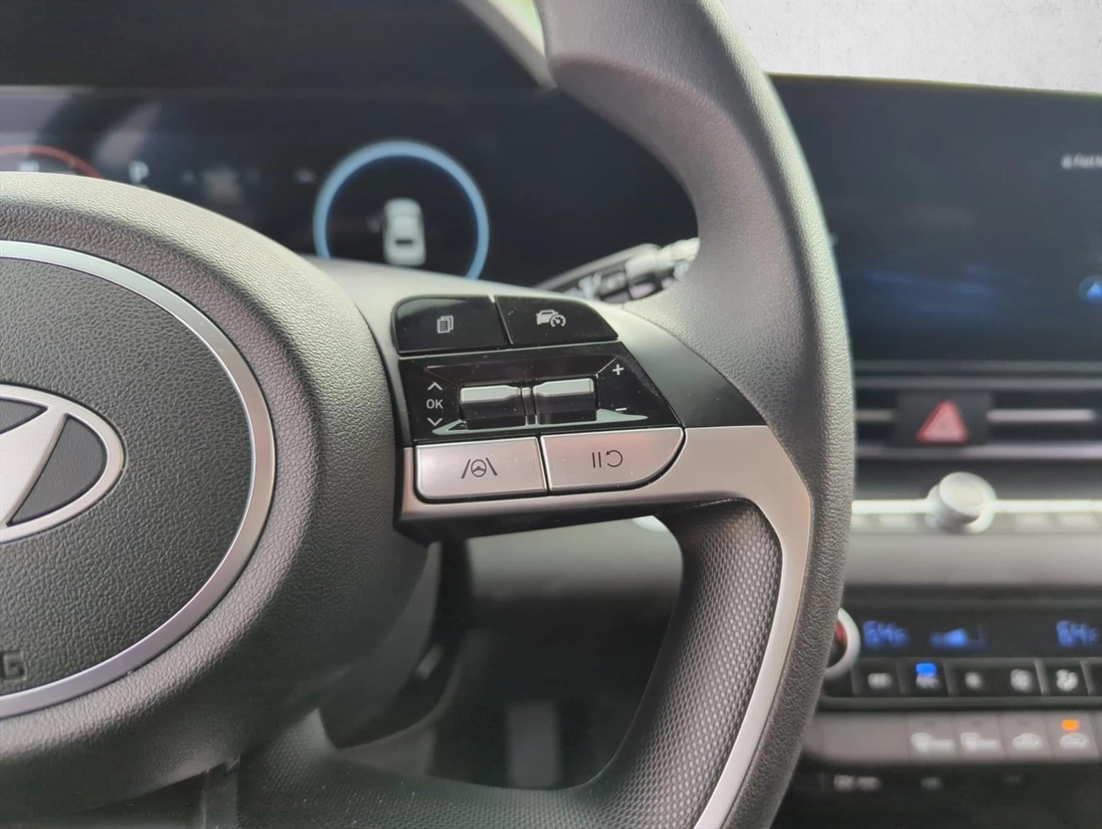 2024 Hyundai ELANTRA SEL IVT