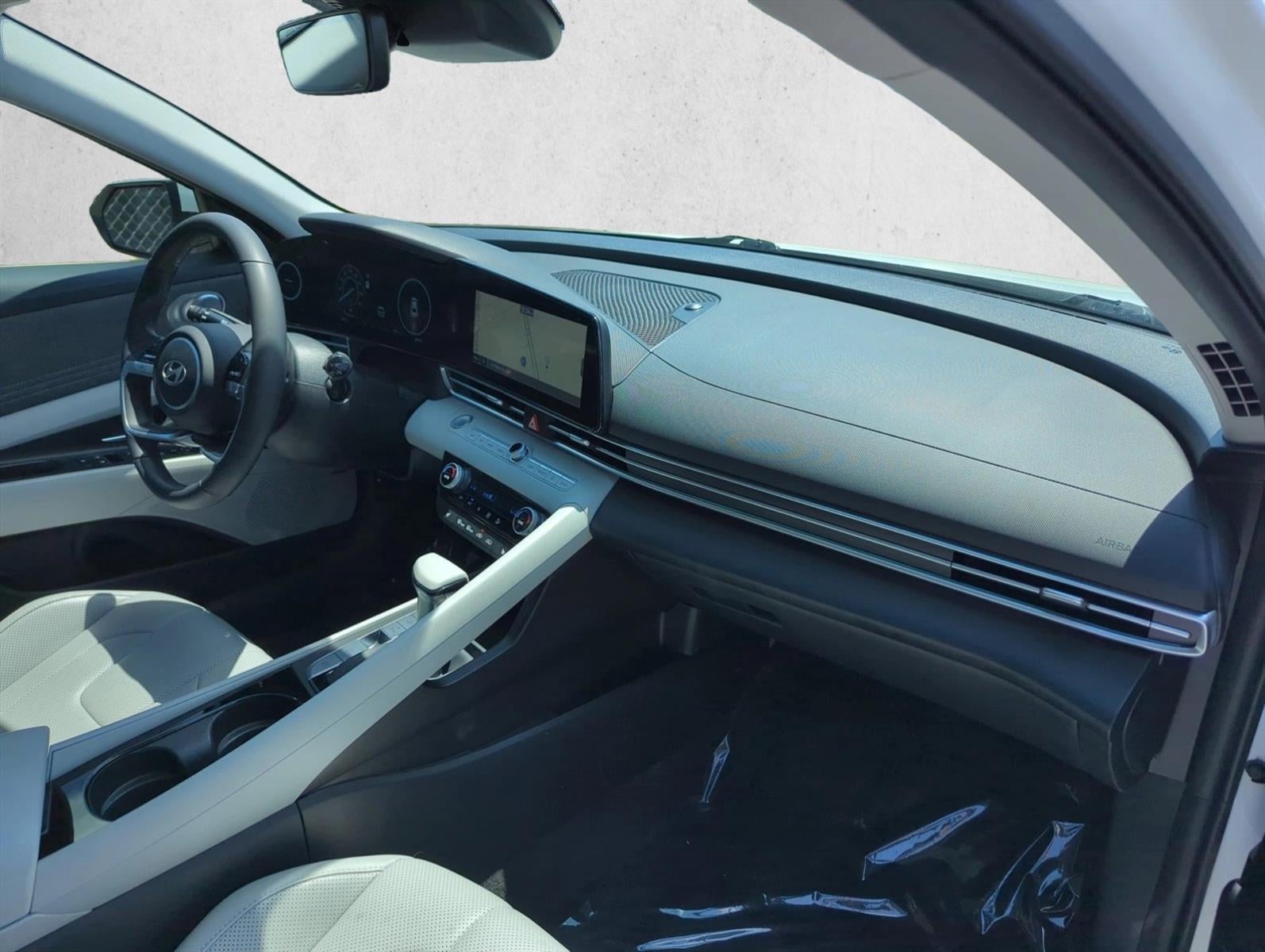 2024 Hyundai ELANTRA Limited IVT