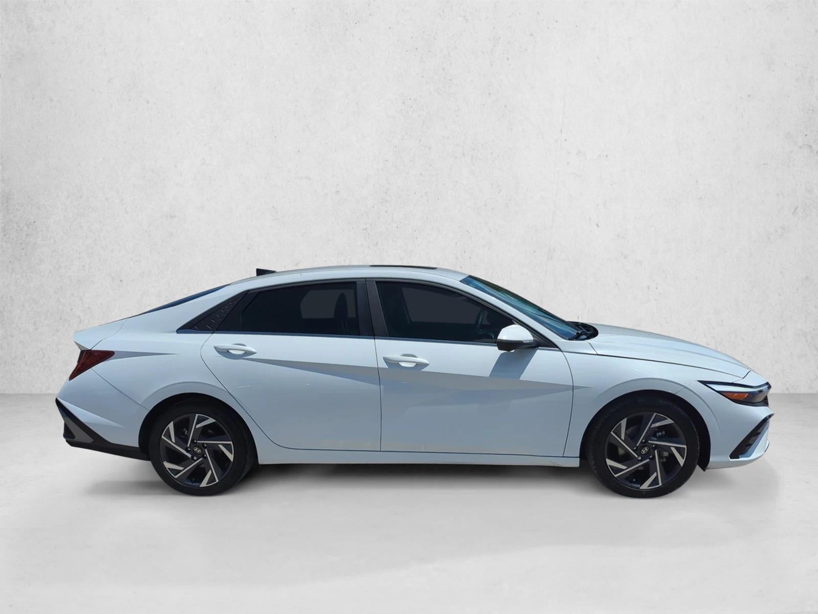 2024 Hyundai ELANTRA Limited IVT