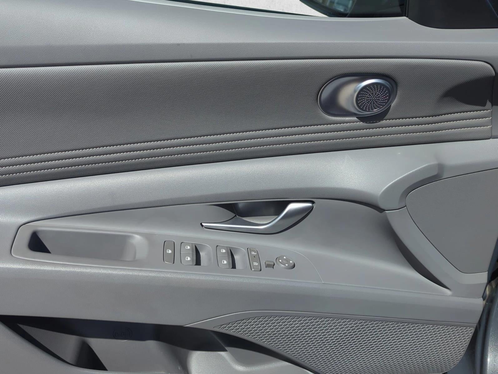 2025 Hyundai ELANTRA SEL Convenience IVT