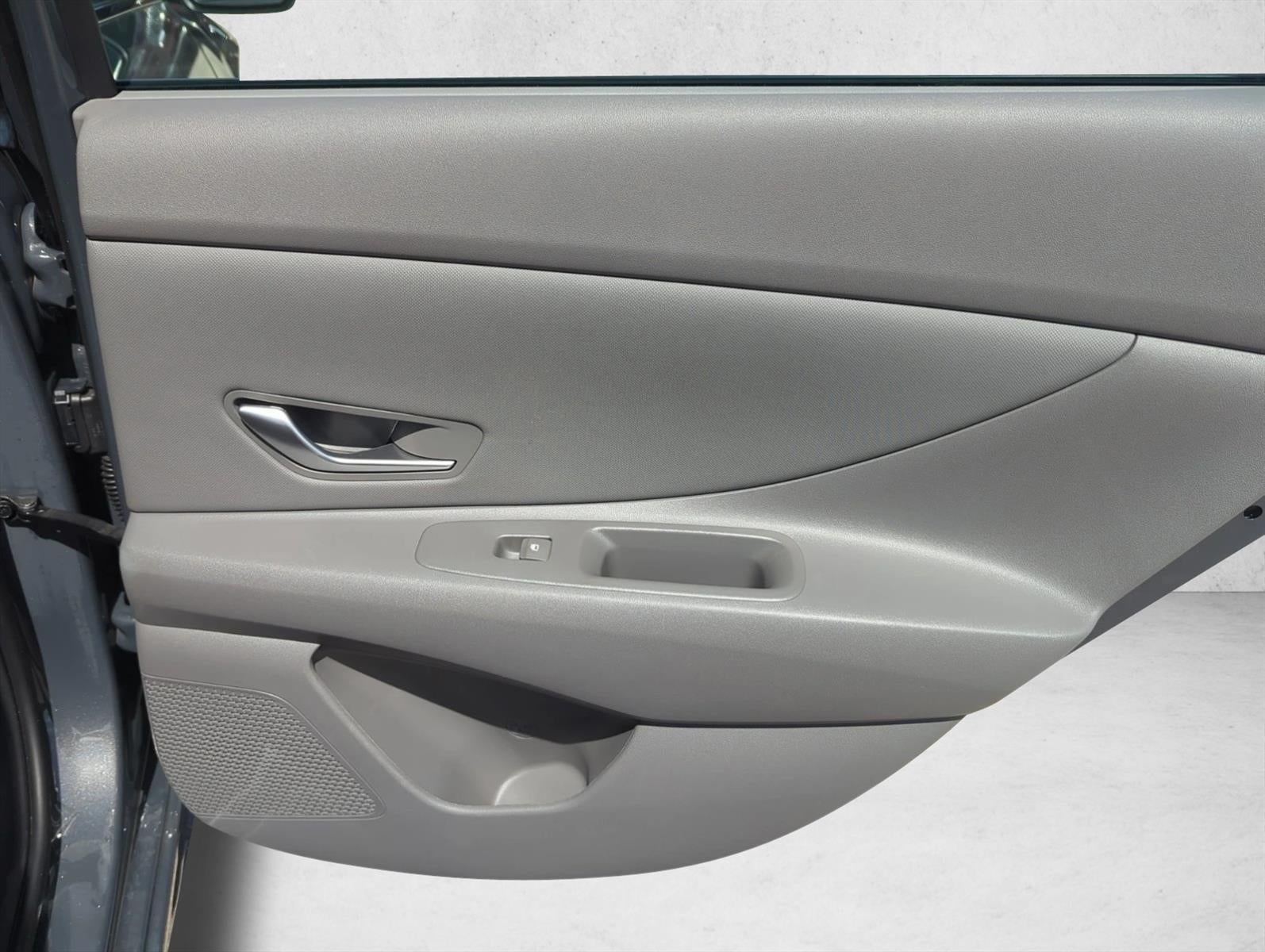 2025 Hyundai ELANTRA SEL Convenience IVT