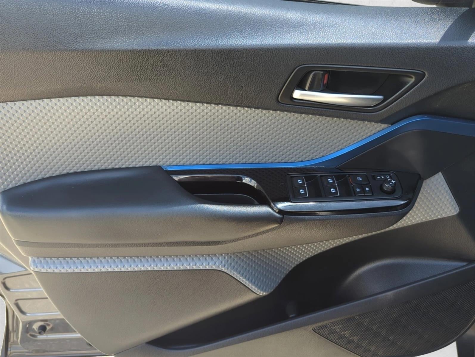 2019 Toyota C-HR XLE FWD (Natl)