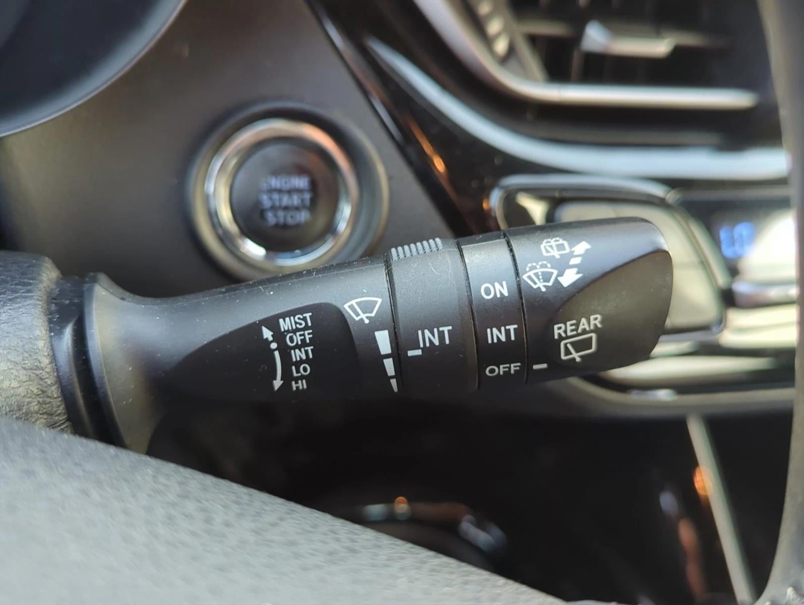 2019 Toyota C-HR XLE FWD (Natl)