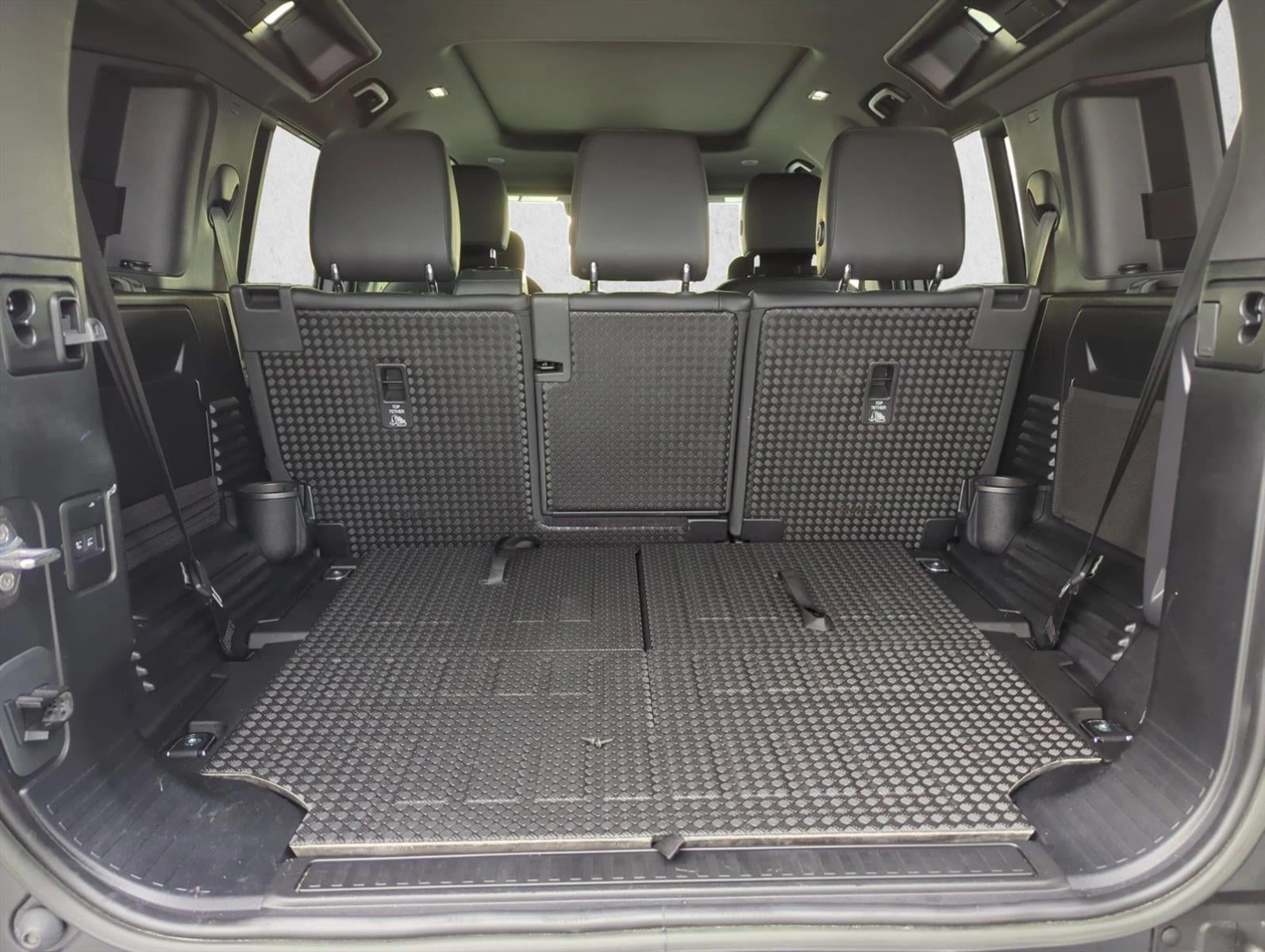 2023 Land Rover Defender 110 X-Dynamic SE AWD