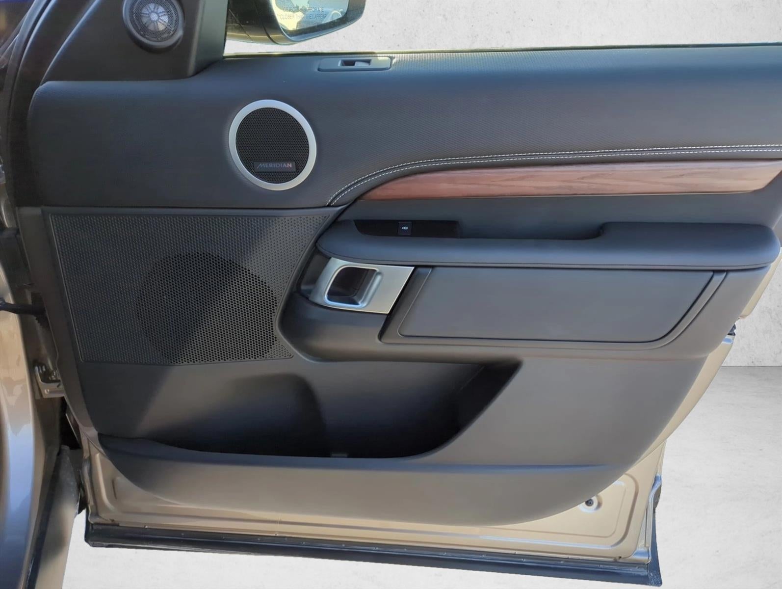 2024 Land Rover Discovery P360 Dynamic SE