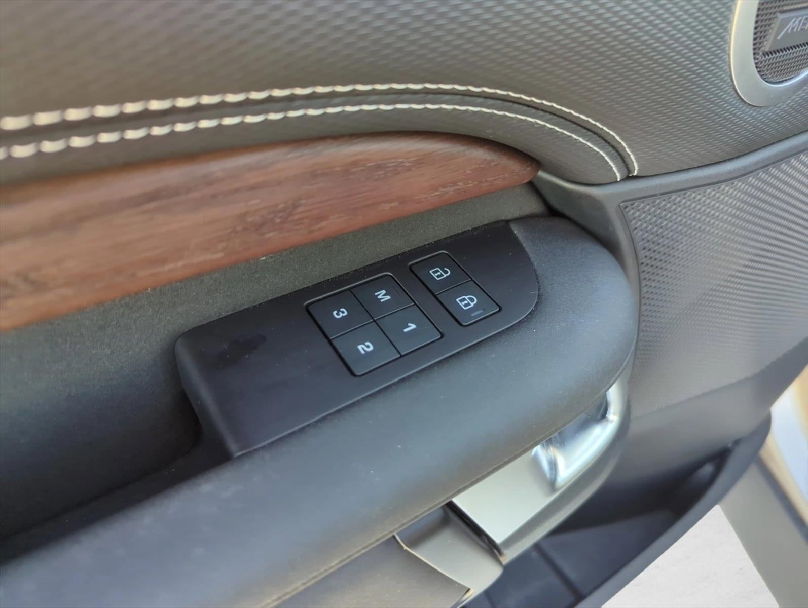 2024 Land Rover Discovery P360 Dynamic SE