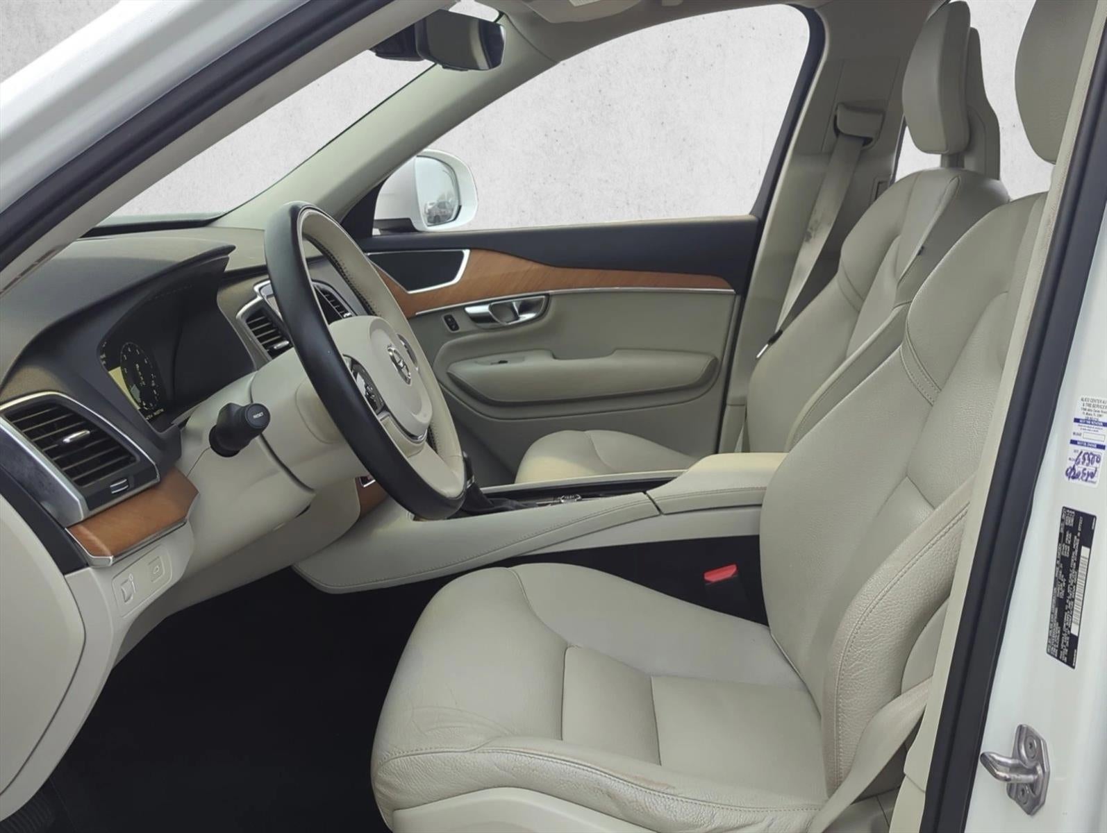 2022 Volvo XC90 T5 FWD Momentum 7P