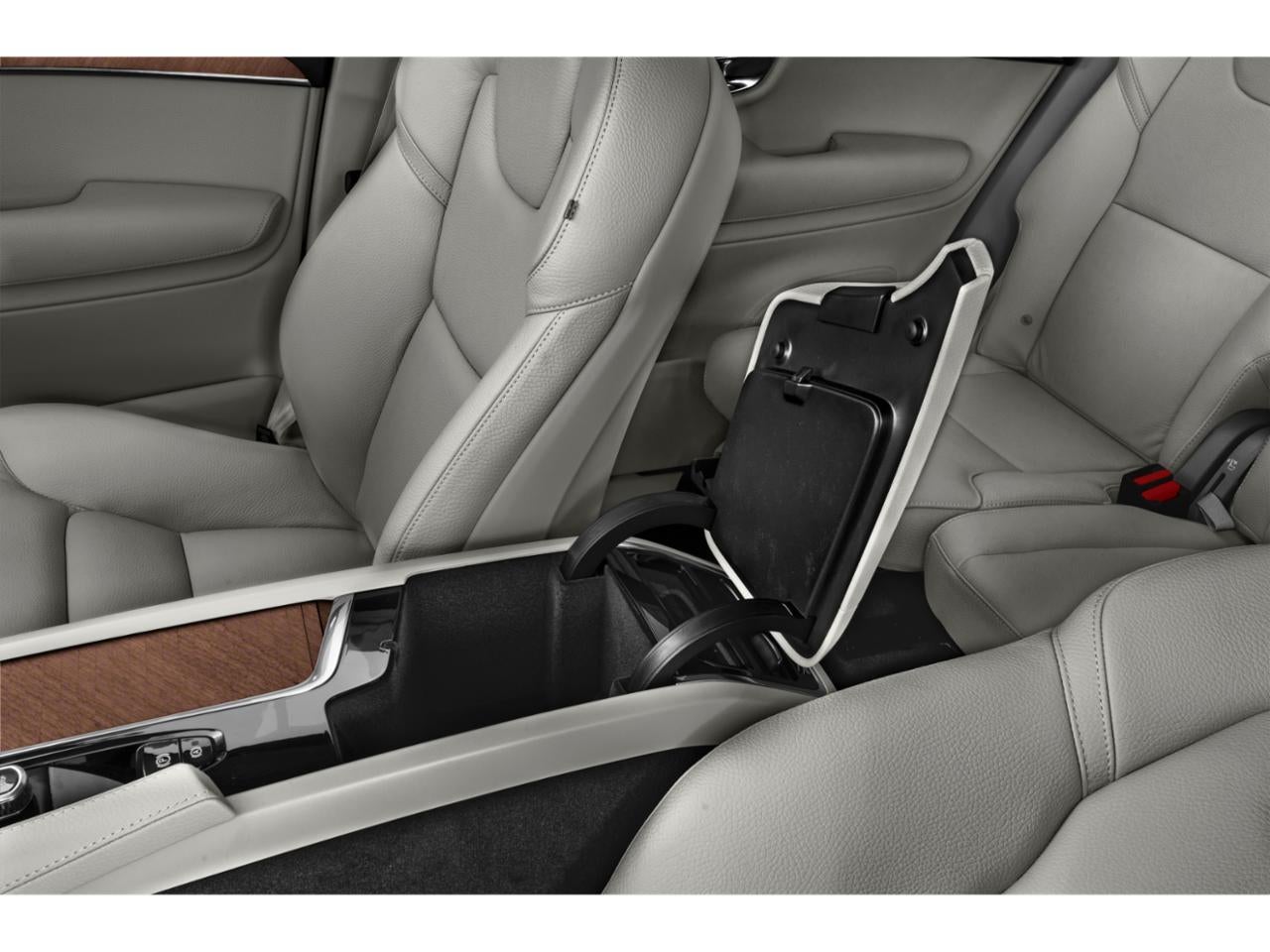 2022 Volvo XC90 T5 FWD Momentum 7P