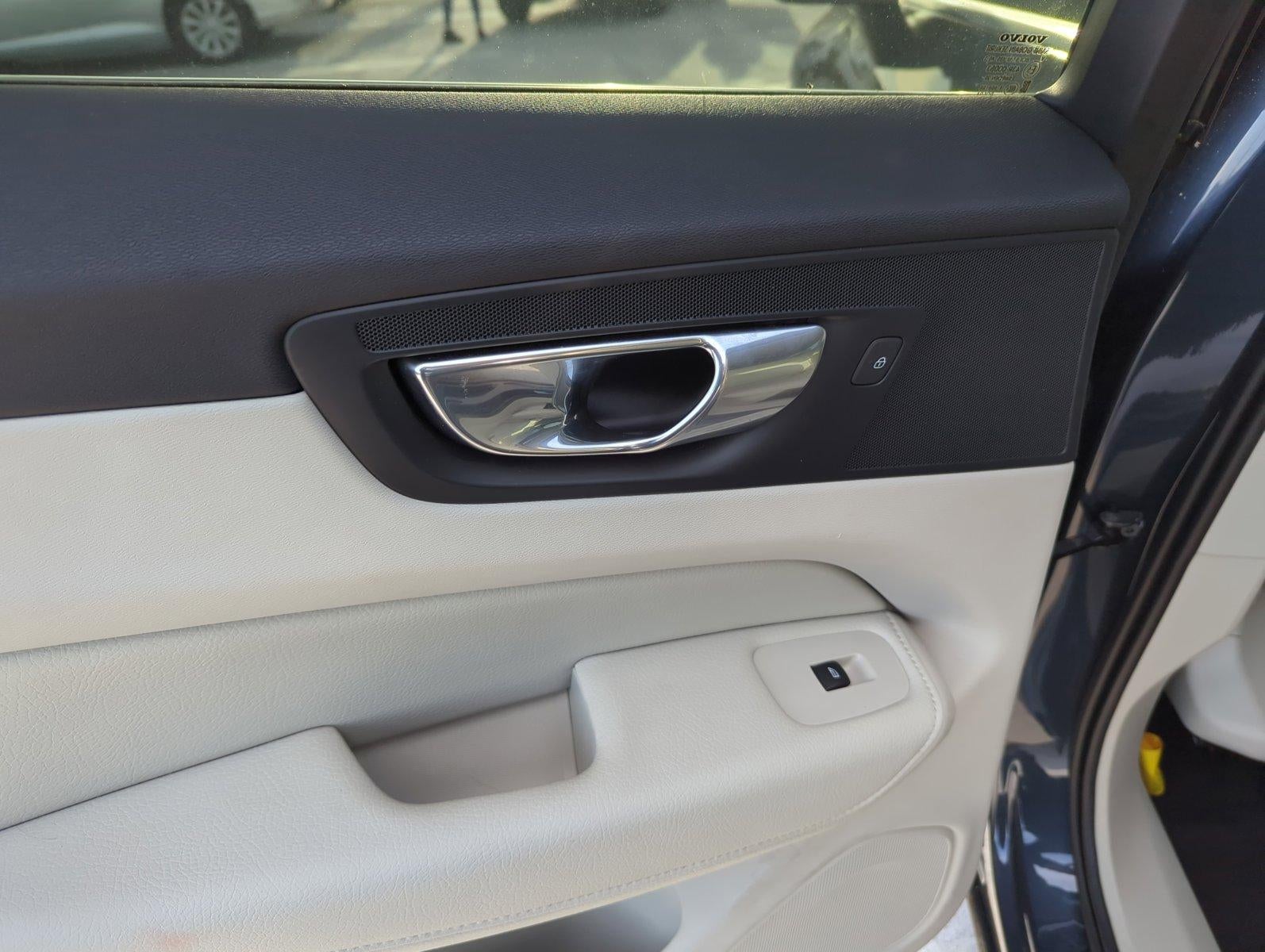 2020 Volvo XC60 T5 FWD Momentum