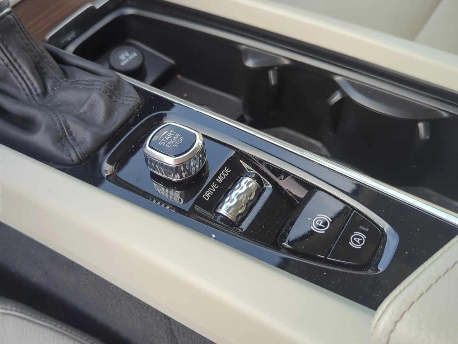 2021 Volvo XC60 T5 FWD Momentum