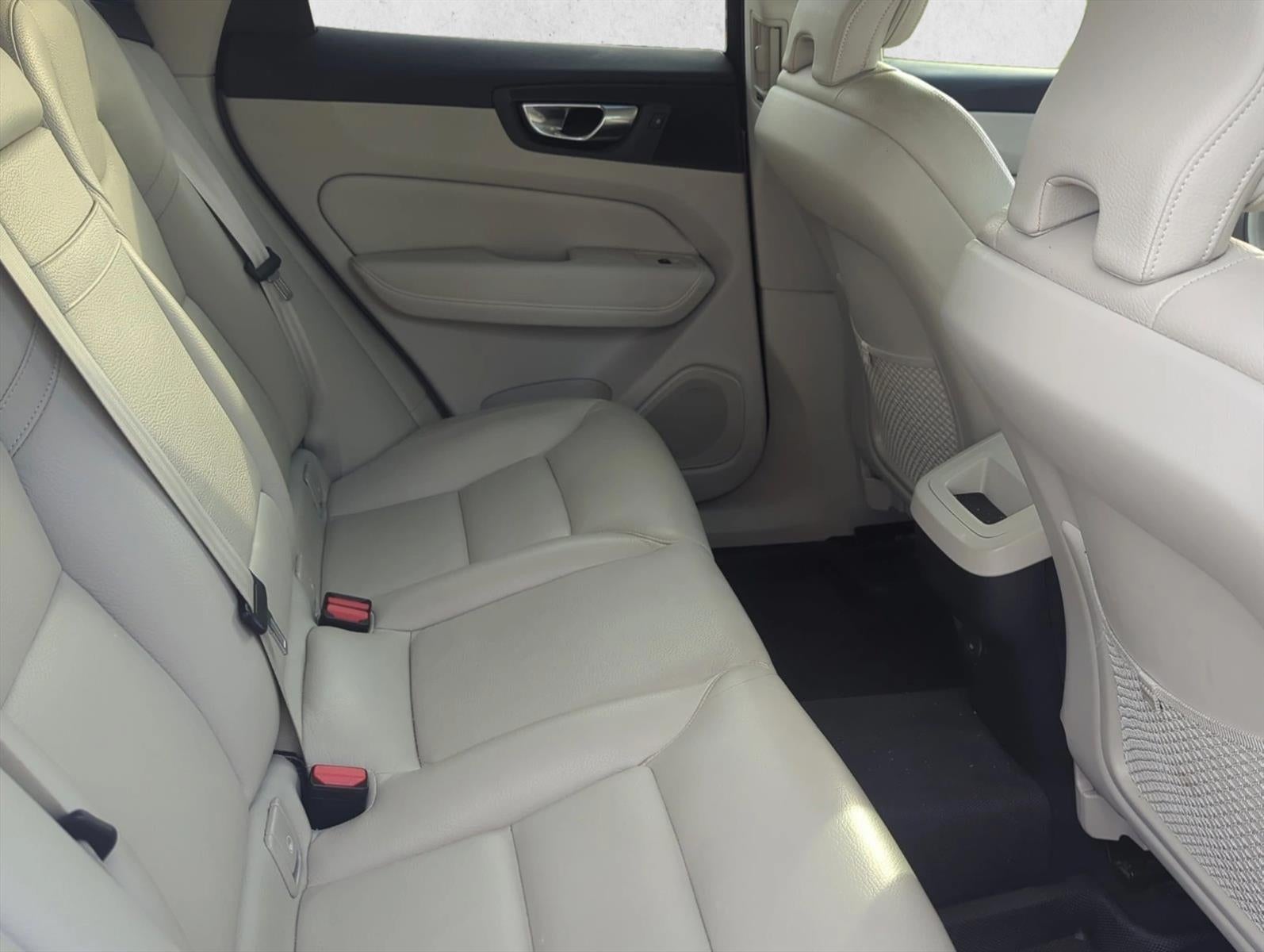 2021 Volvo XC60 T5 FWD Momentum