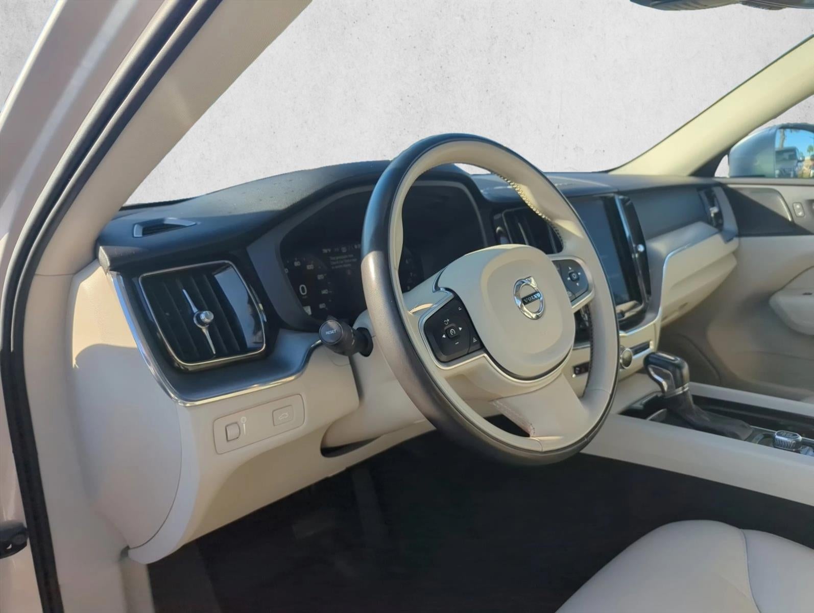 2020 Volvo XC60 T6 AWD Momentum