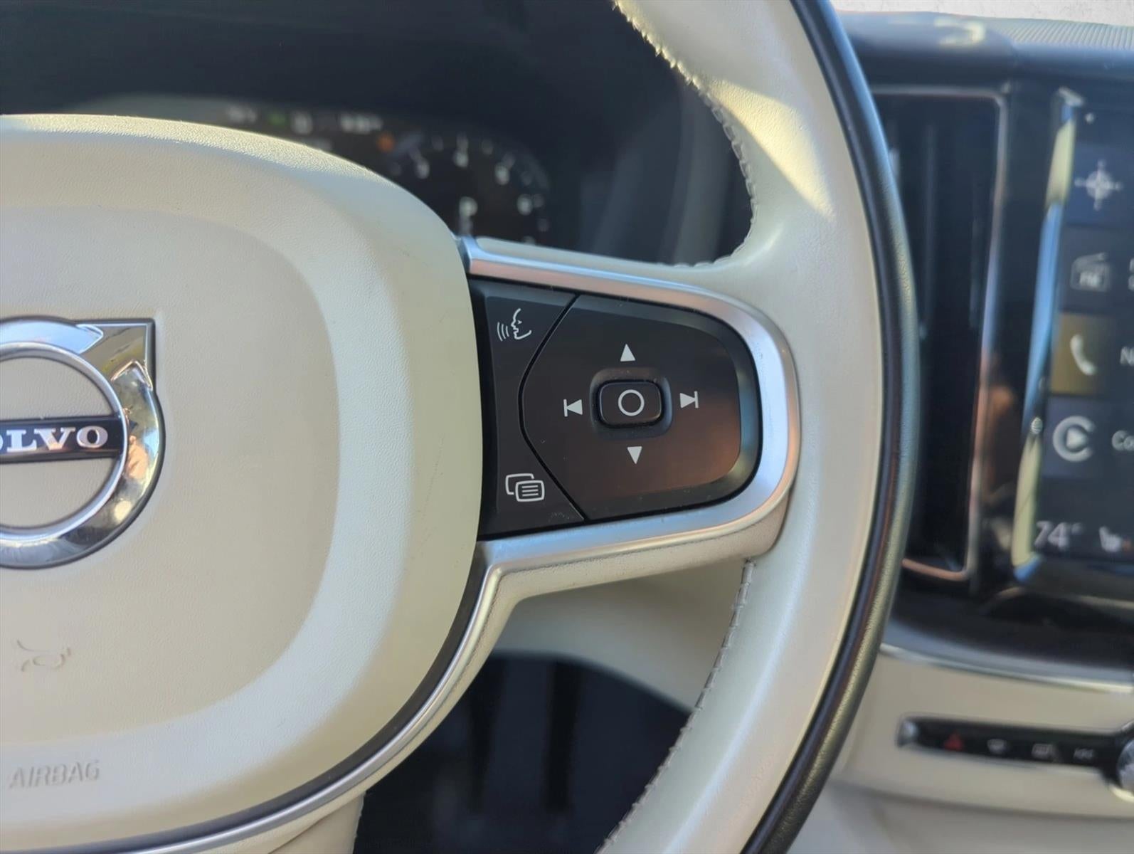 2020 Volvo XC60 T6 AWD Momentum