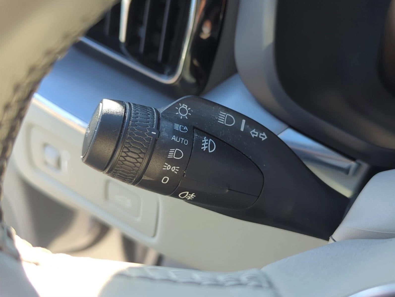 2020 Volvo XC60 T6 AWD Momentum