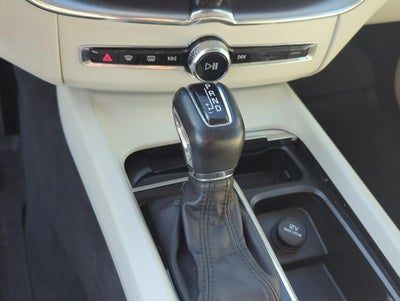 2020 Volvo XC60 T6 AWD Momentum