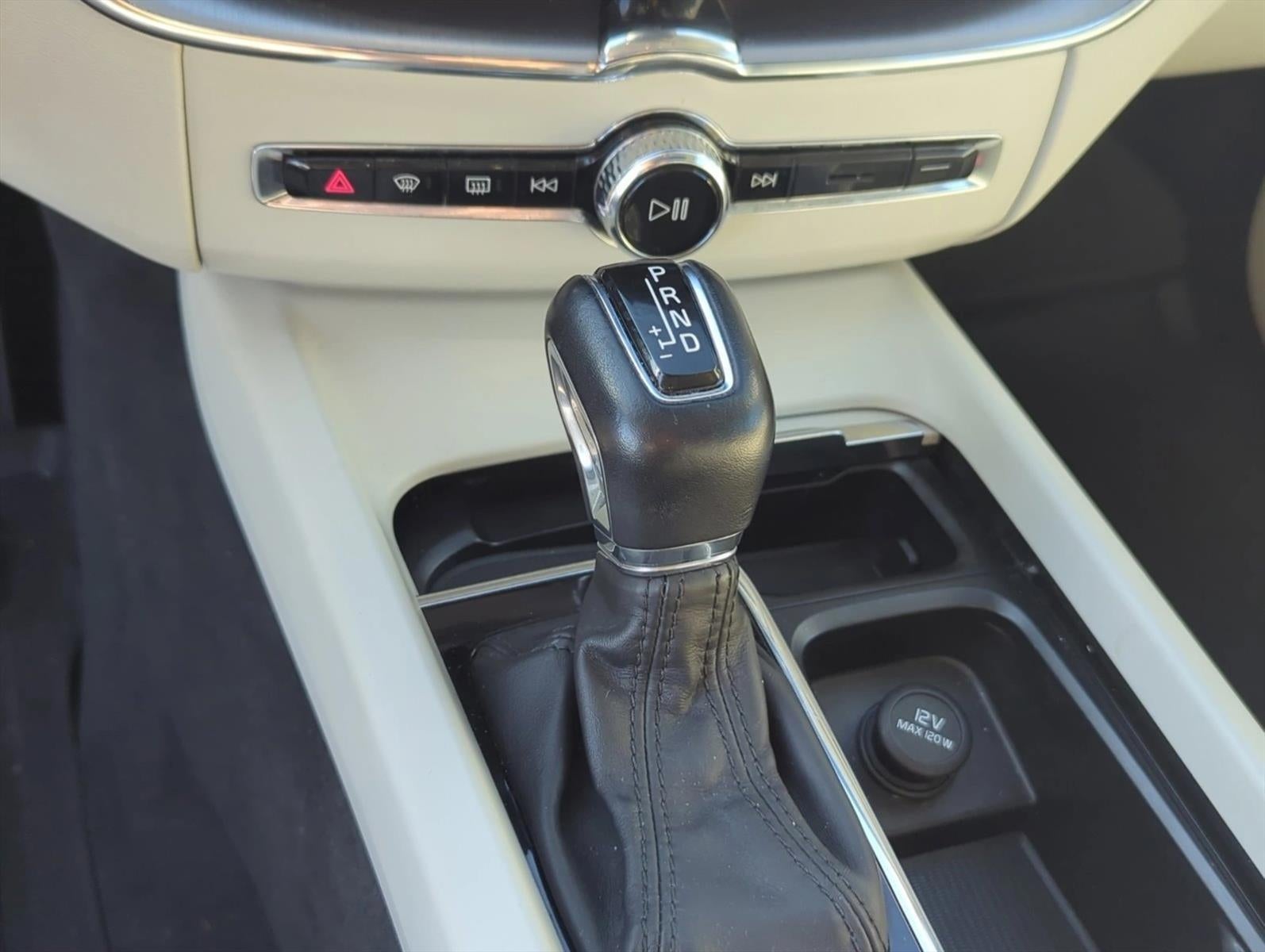 2020 Volvo XC60 T6 AWD Momentum