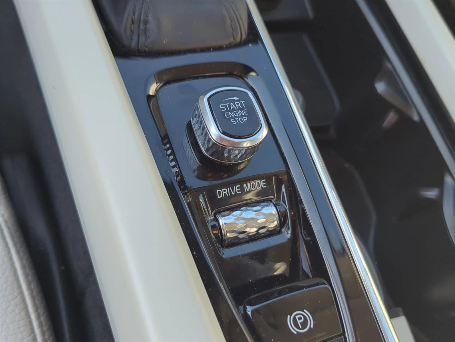 2020 Volvo XC60 T6 AWD Momentum