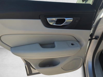 2020 Volvo XC60 T6 AWD Momentum