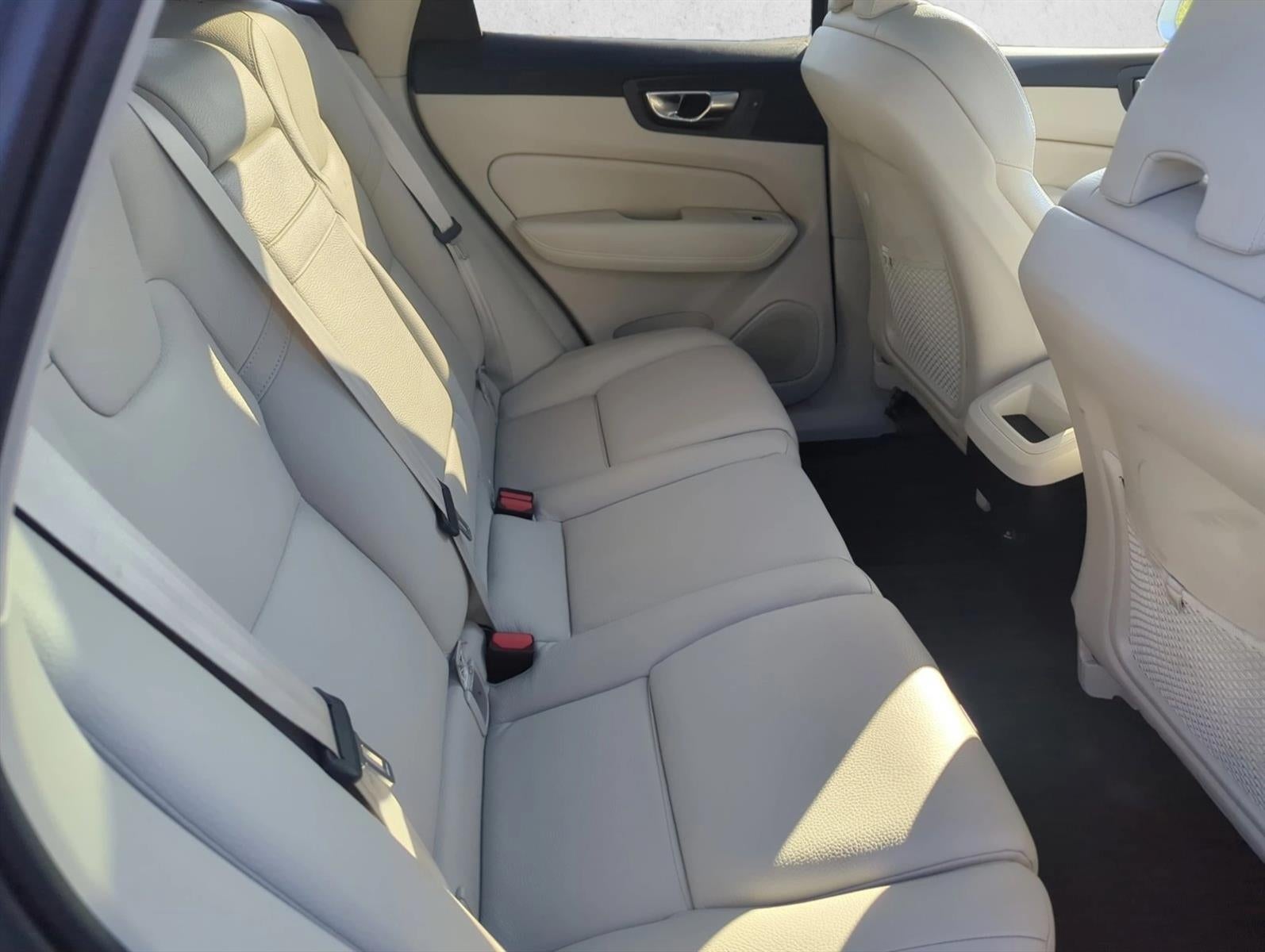 2020 Volvo XC60 T6 AWD Momentum