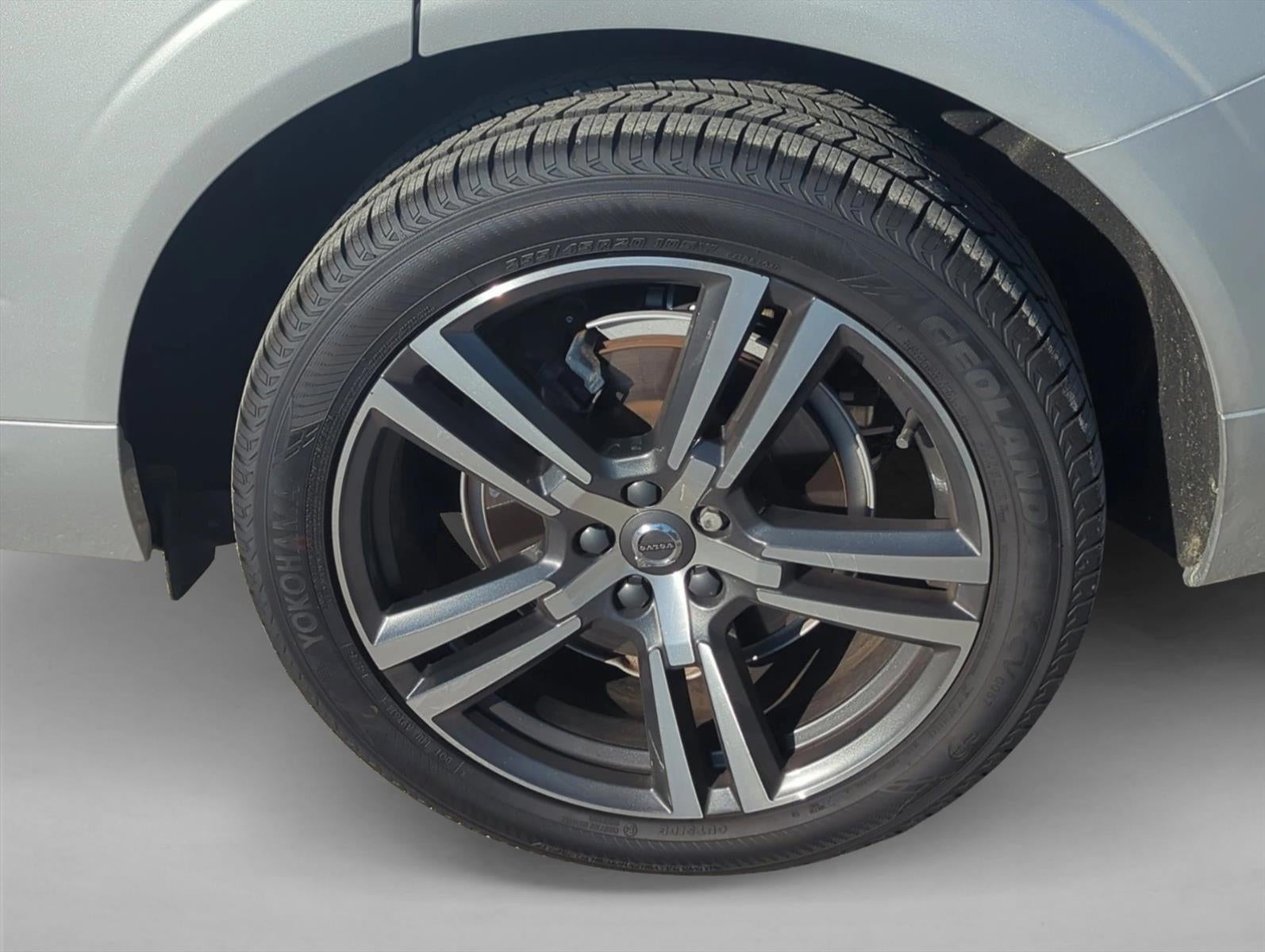 2020 Volvo XC60 T6 AWD Momentum