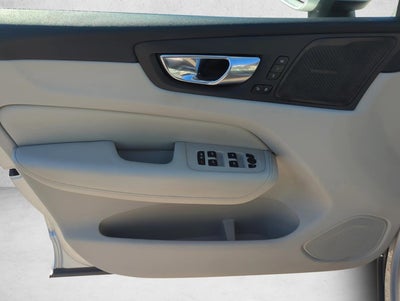 2020 Volvo XC60 T6 AWD Momentum