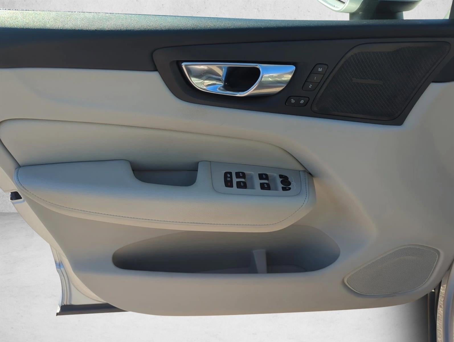 2020 Volvo XC60 T6 AWD Momentum