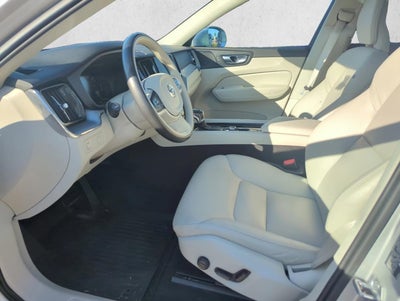 2020 Volvo XC60 T6 AWD Momentum