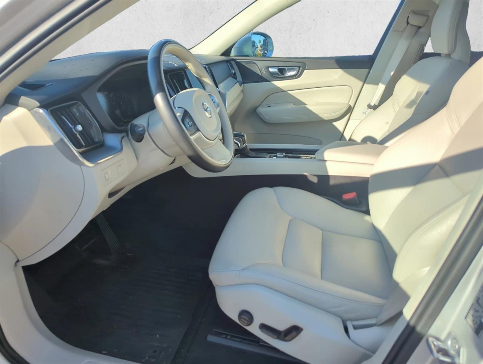 2020 Volvo XC60 T6 AWD Momentum