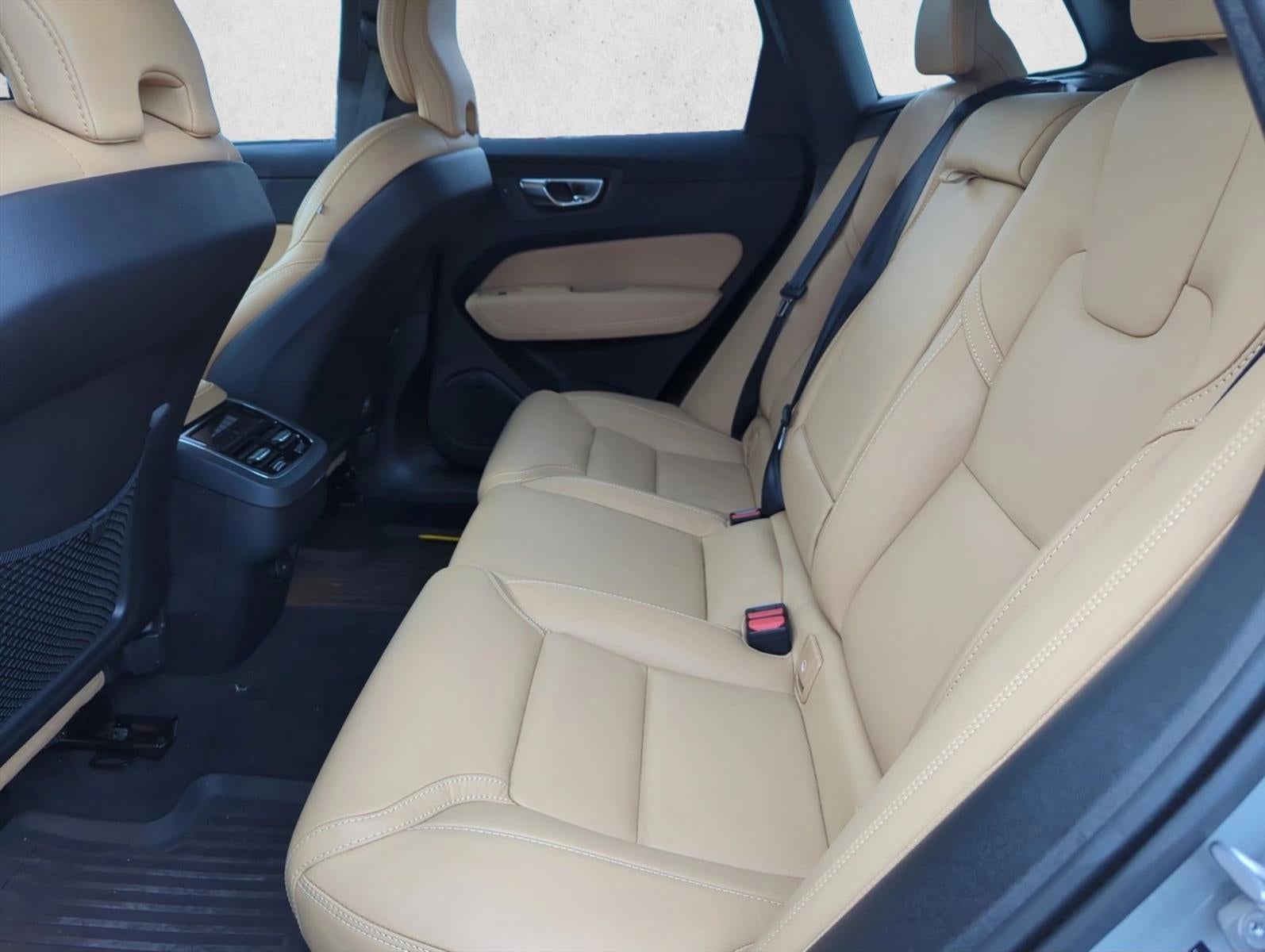 2025 Volvo XC60 B5 AWD Ultra