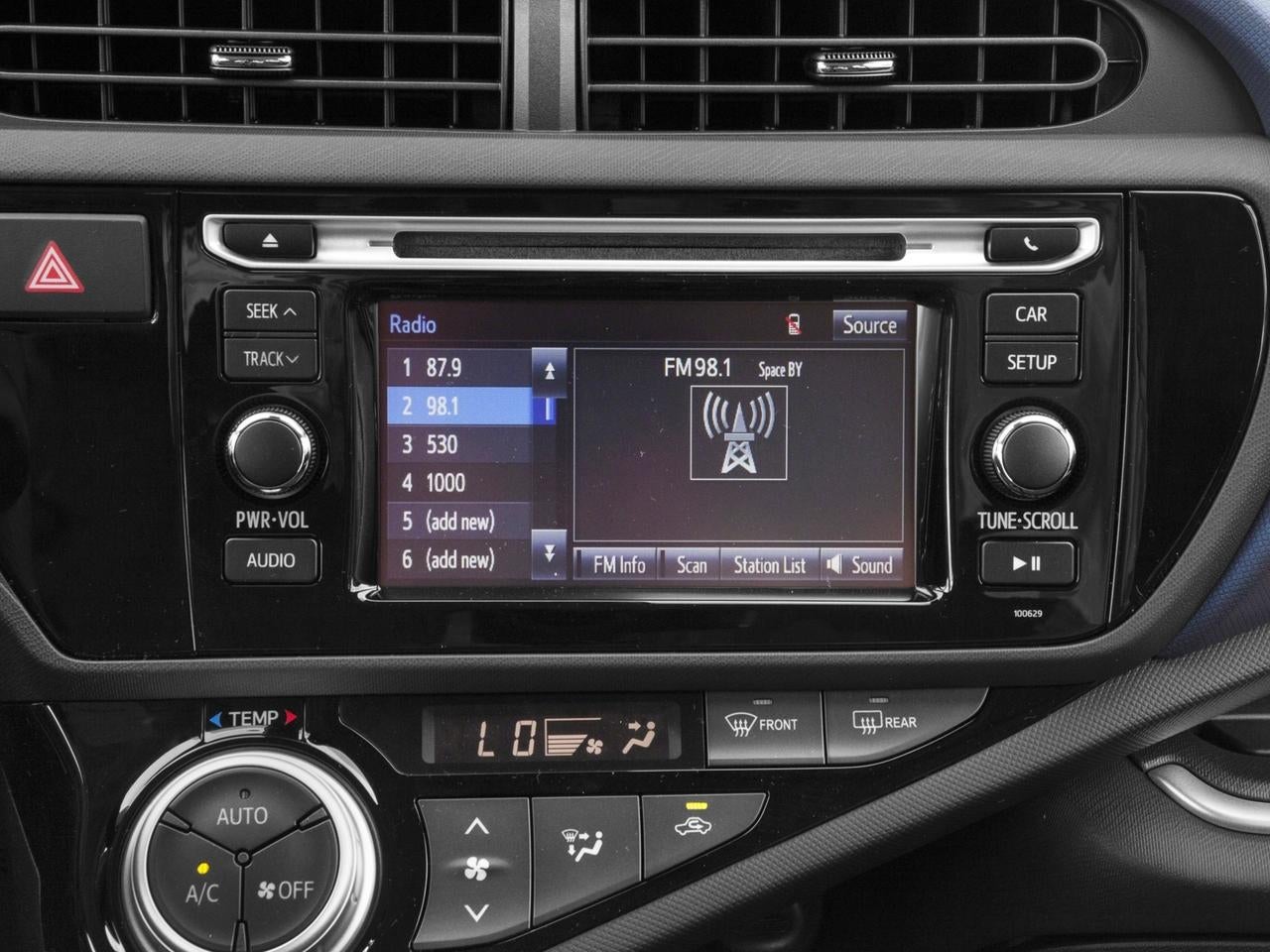 2017 Toyota Prius c Two (GS)