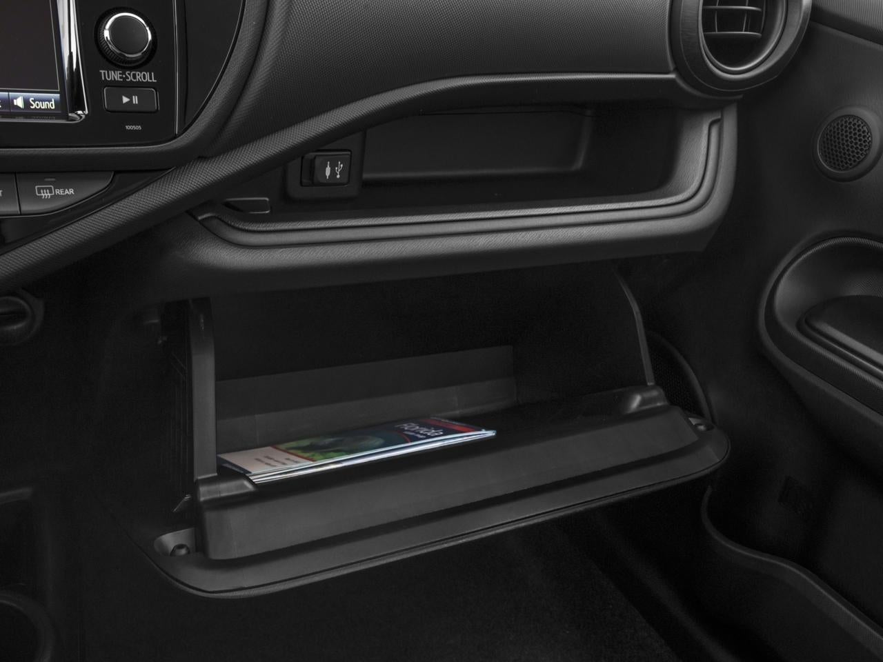 2017 Toyota Prius c Two (GS)