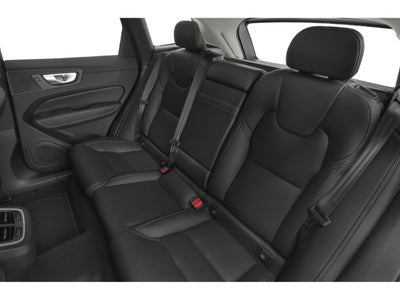2022 Volvo XC60 B5 FWD Momentum
