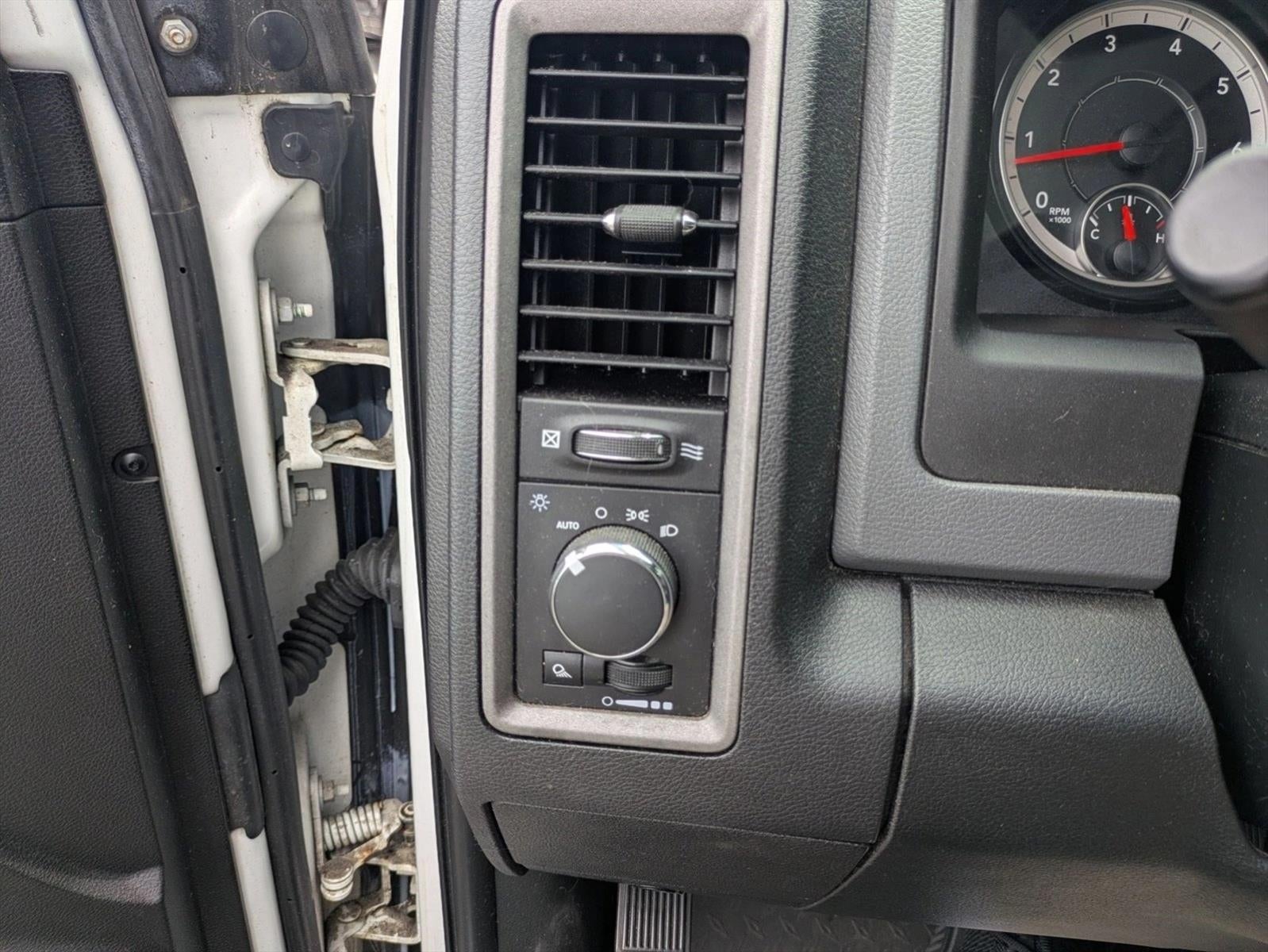 2018 RAM 2500 Tradesman 4x4 Crew Cab 6'4" Box