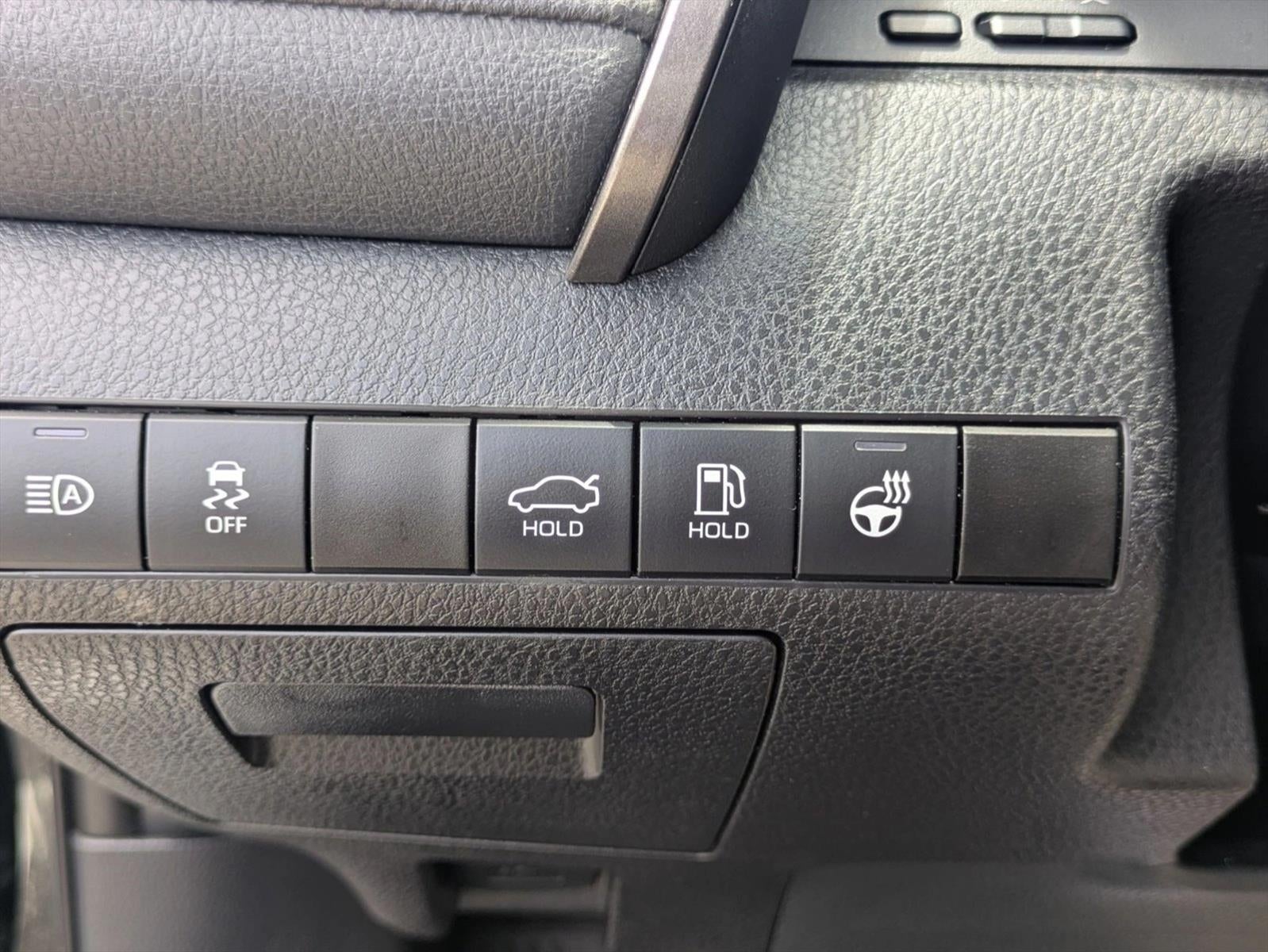 2022 Toyota Camry SE Auto (SE)