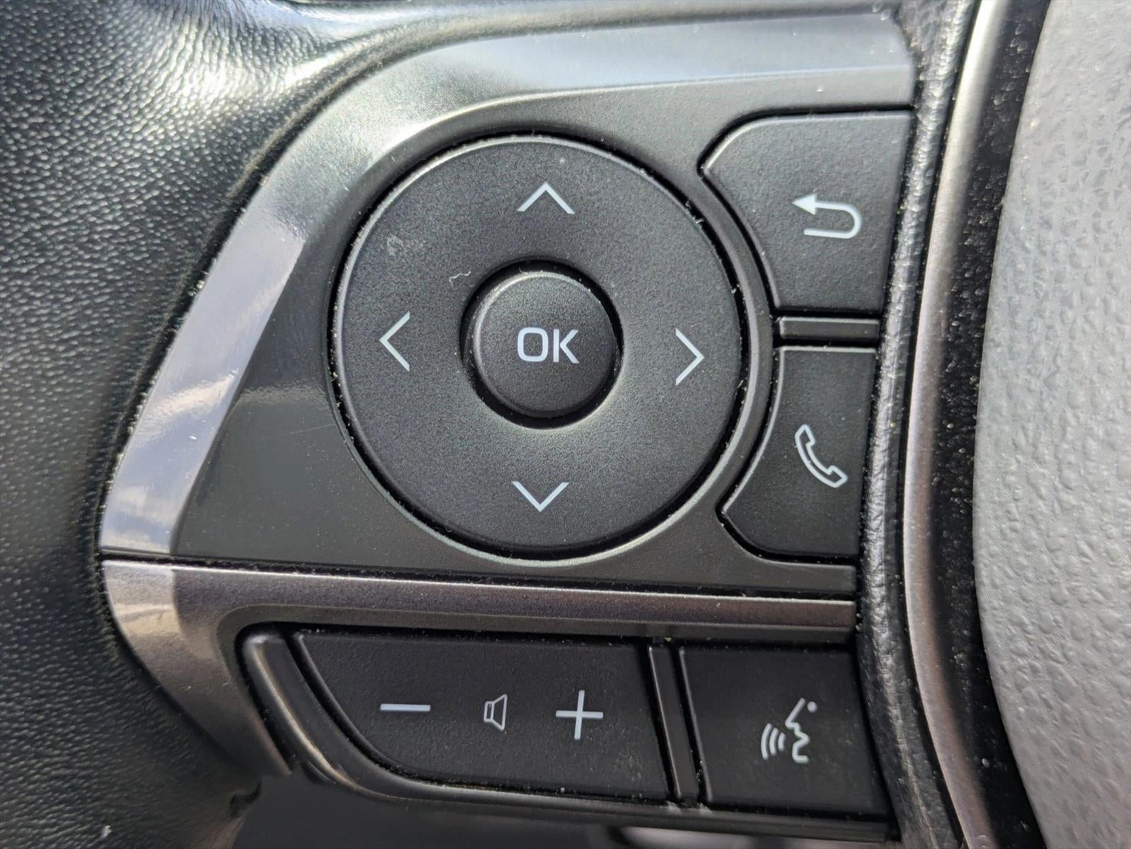 2022 Toyota Camry SE Auto (SE)