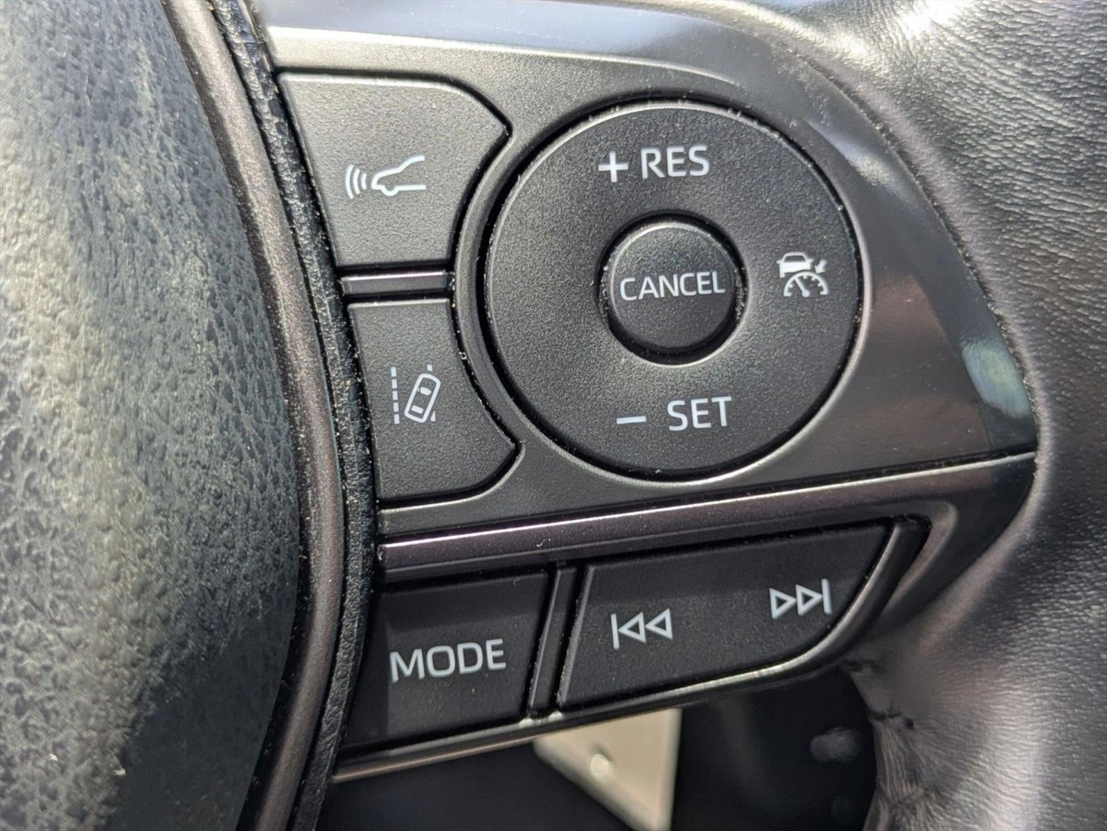 2022 Toyota Camry SE Auto (SE)