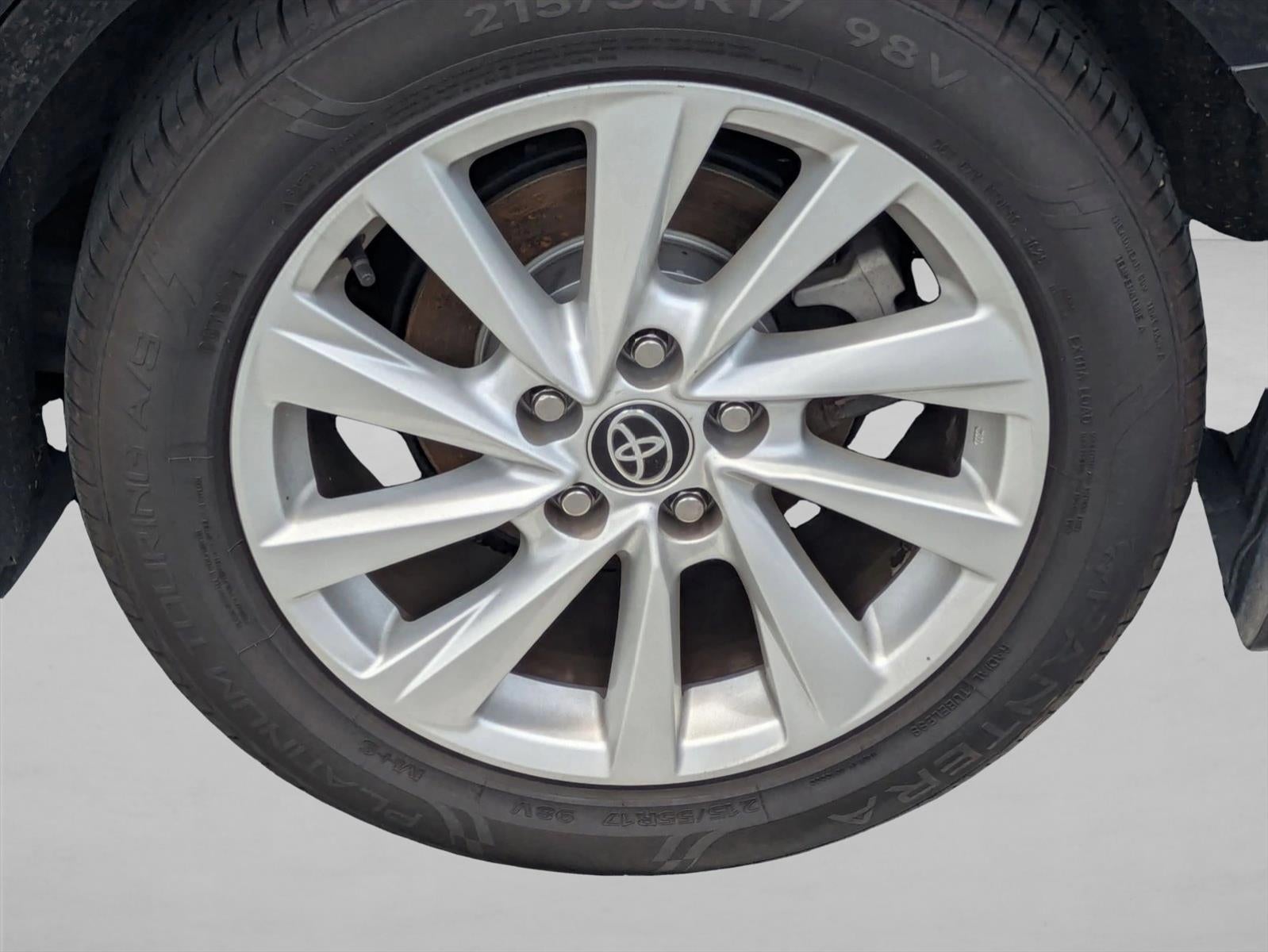 2022 Toyota Camry SE Auto (SE)
