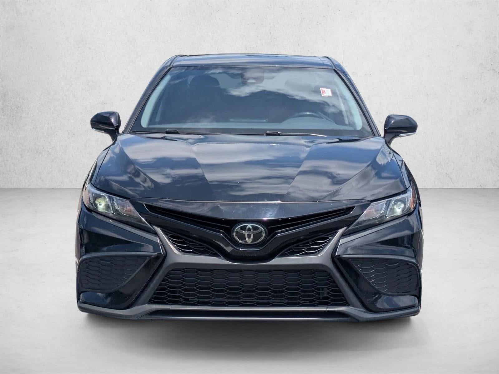2022 Toyota Camry SE Auto (SE)